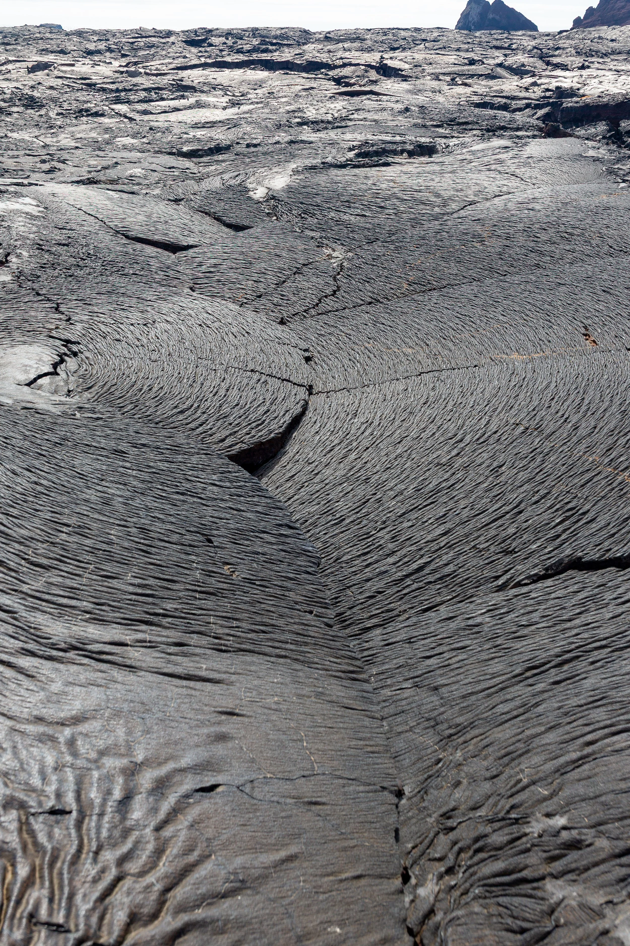  Vast field of newer lava has incredible patterns 