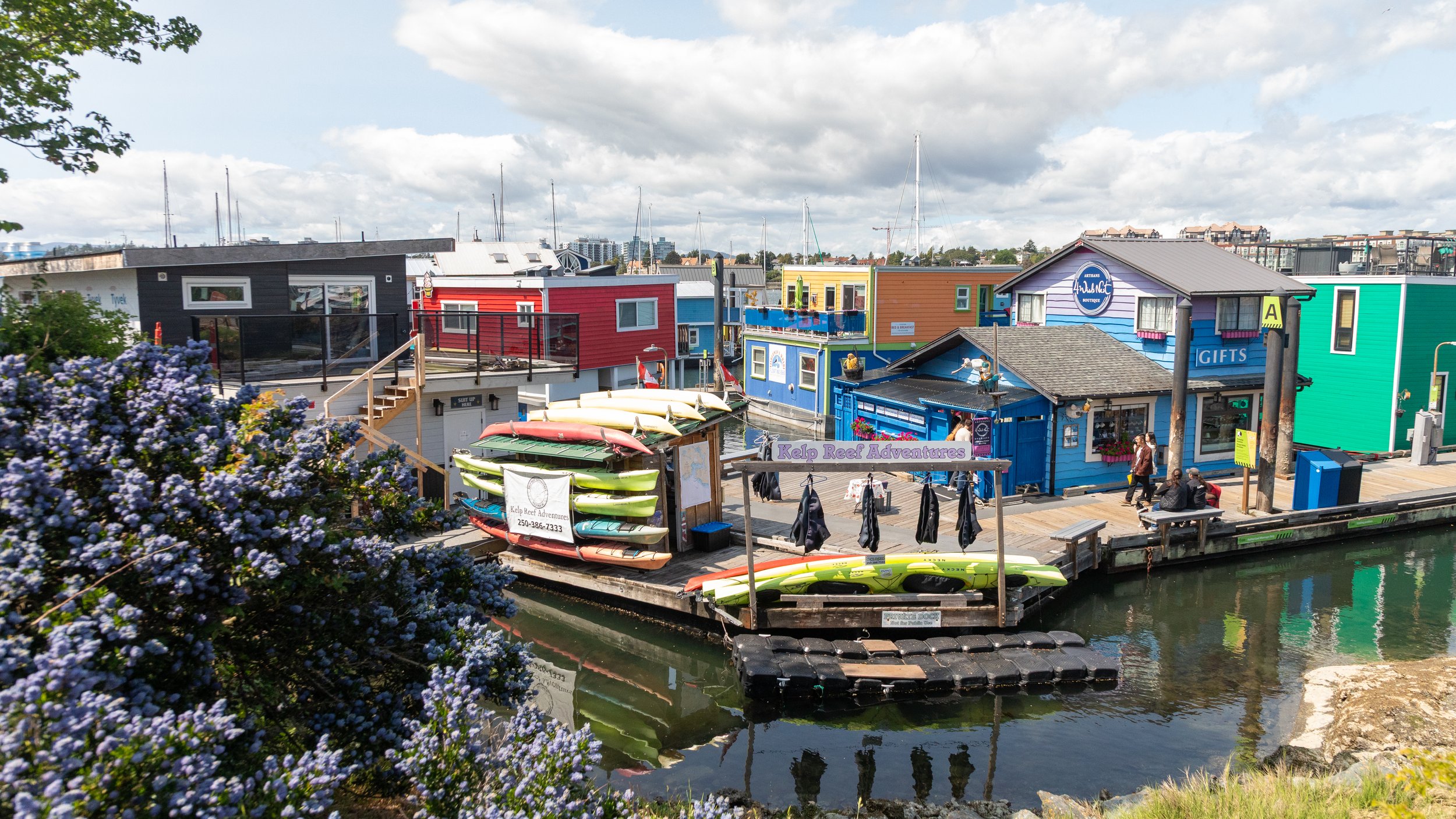 Shops and restaurants at Fisherman’s Wharf 