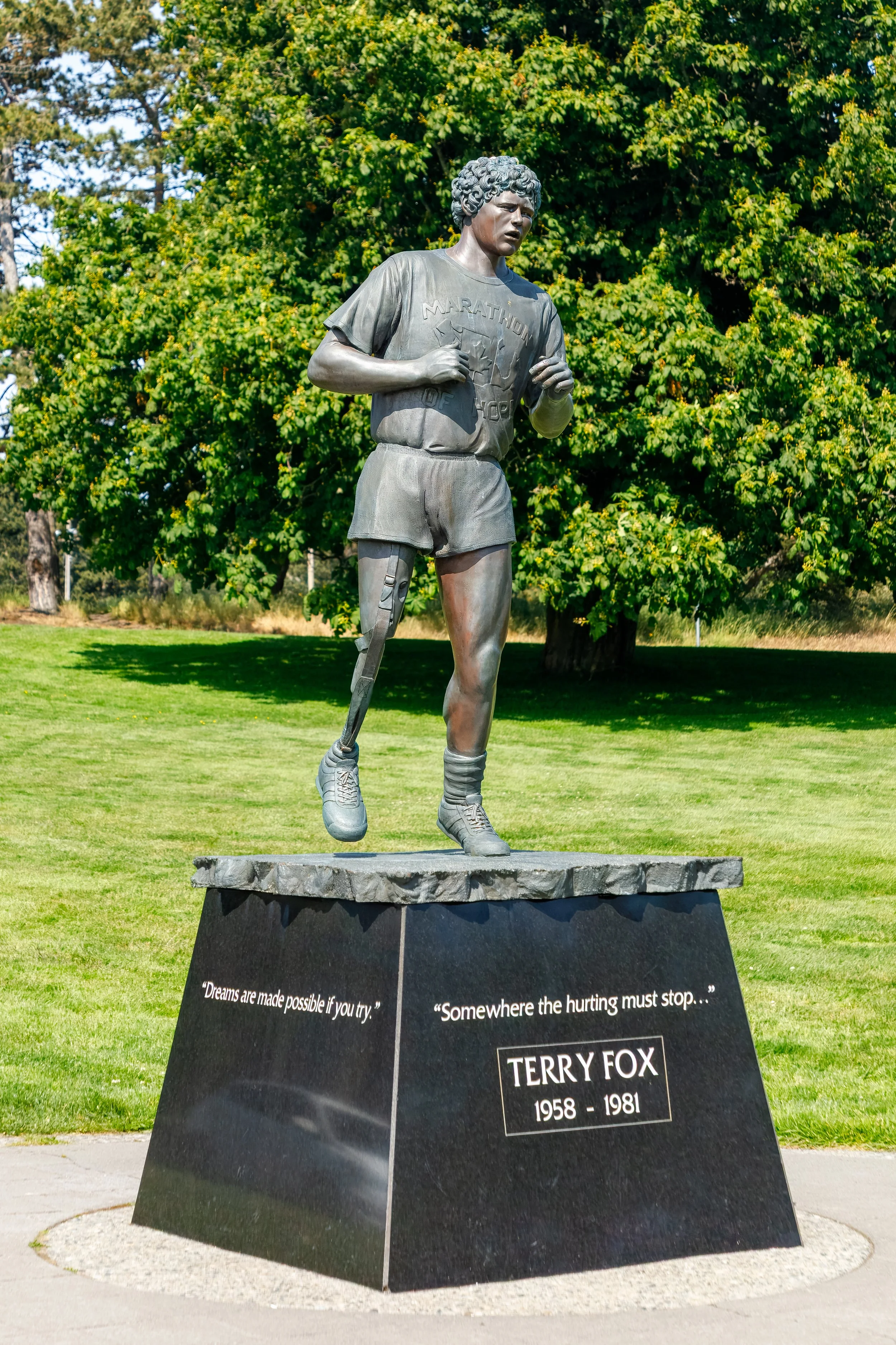  Terry Fox monument commemorating where Fox had hoped to arrive on his Marathon of Hope, cut short in Thunder Bay by the recurrence of his cancer 