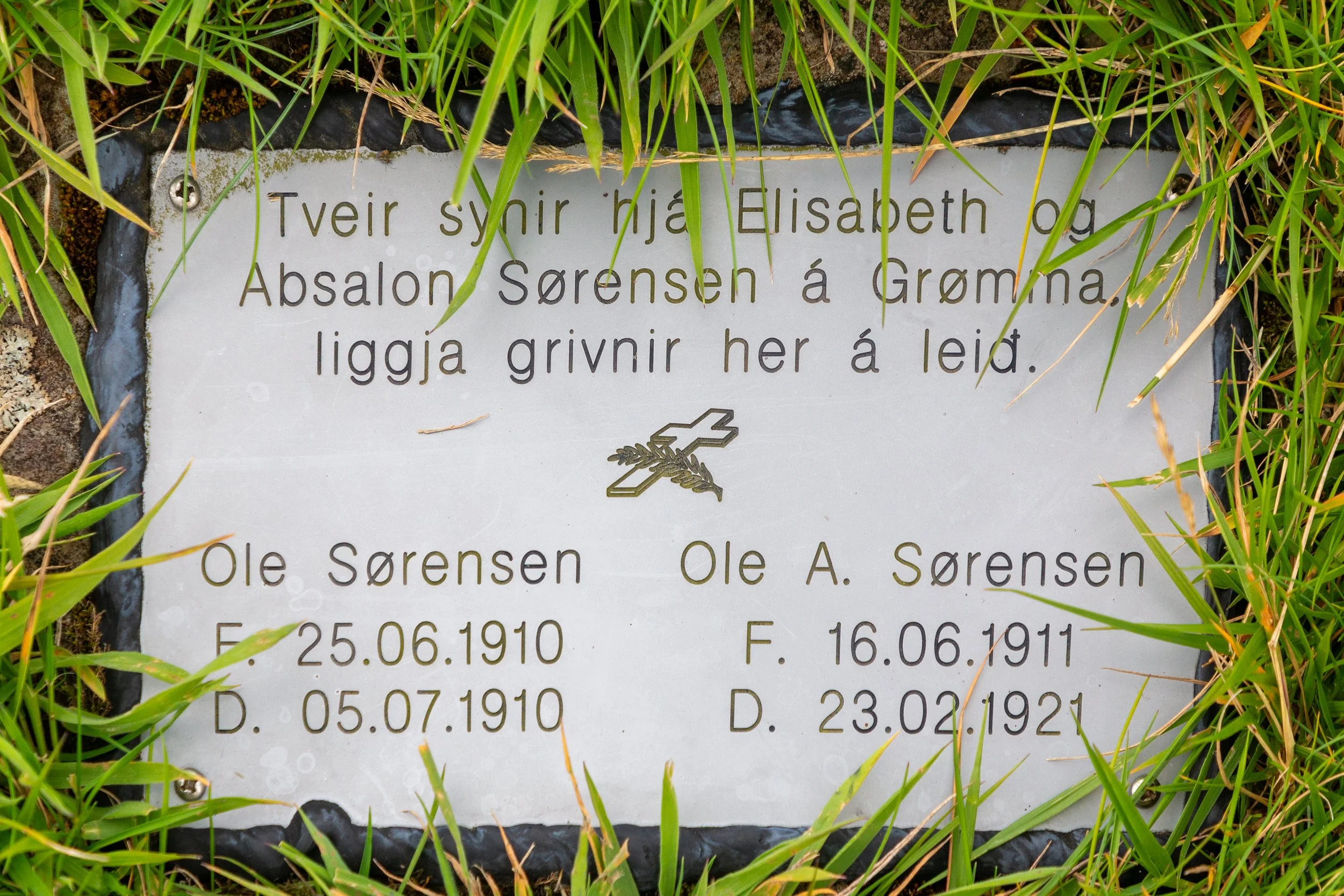  Gravestone for two sons of Elisabeth and Absalon Sørensen from Grømma, who both died before they were 10 years old 