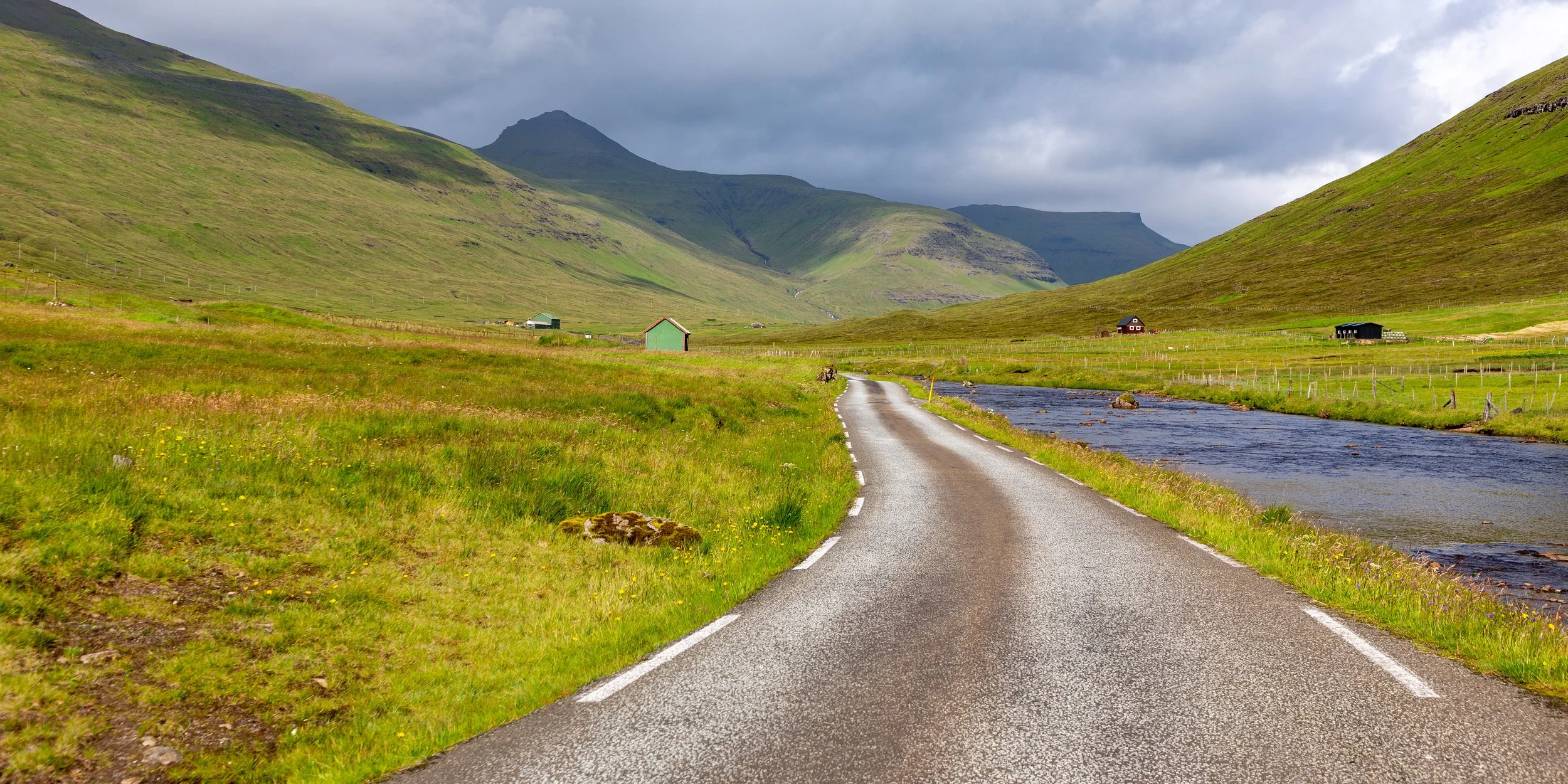 Driving along a one lane road between Hvalvik and our first destination of Saksun 