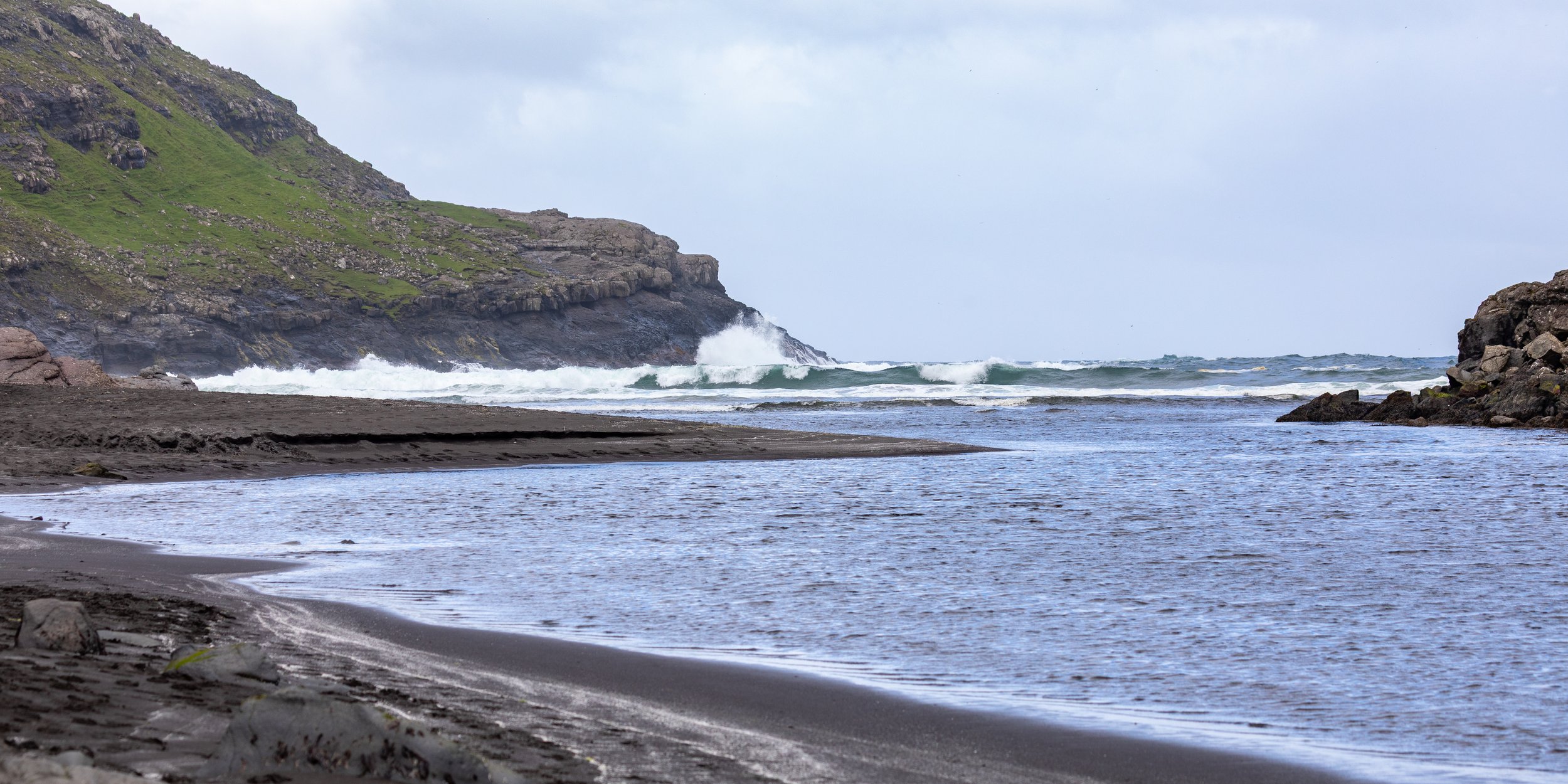  After walking past the lagoon, we can see the west coast leading to the North Atlantic, towards Iceland 