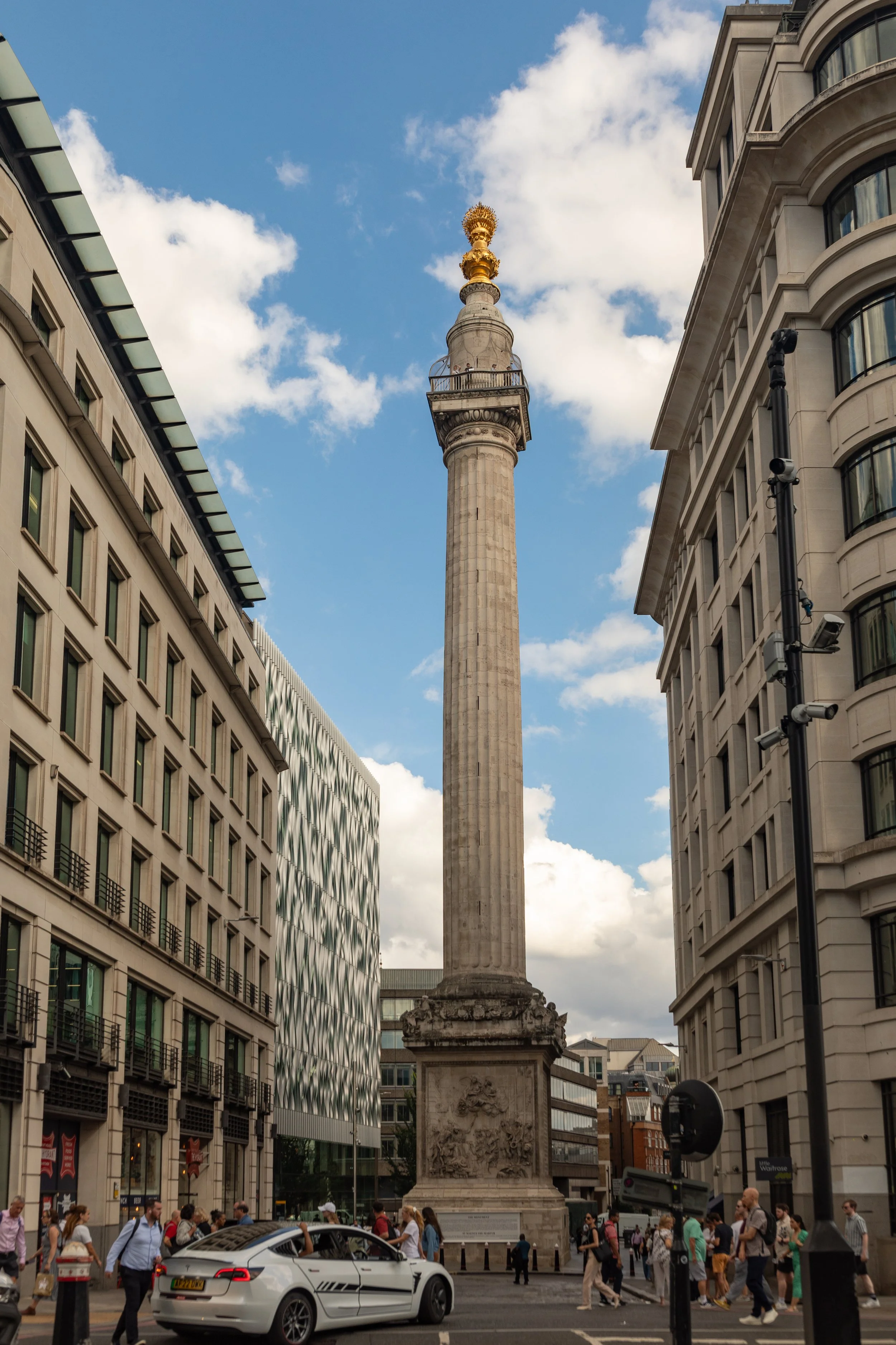  Monument to the Great Fire of London (1671), more commonly known simply as the Monument, is a fluted Doric column 