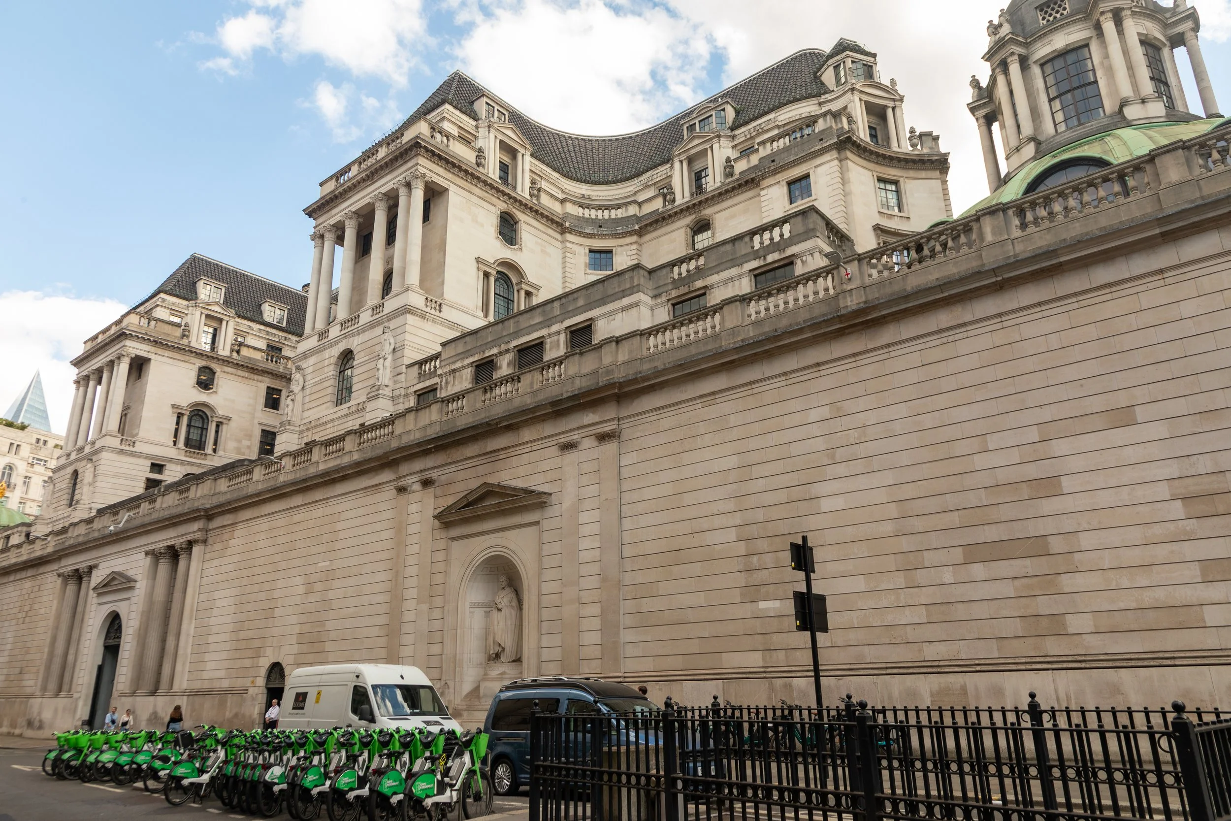  The Bank of England building 