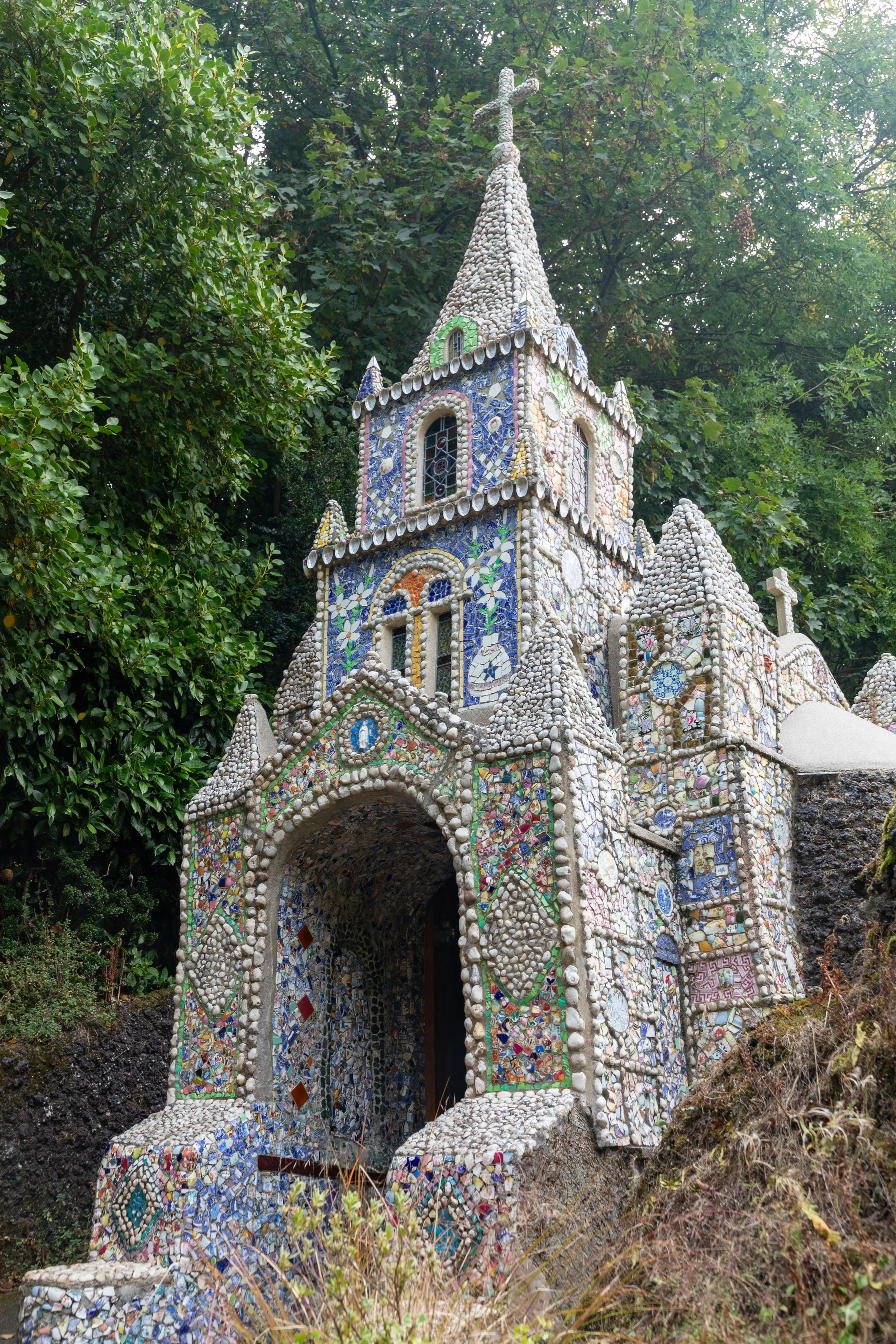  The human-sized door of the tiny building telegraphs the scale 