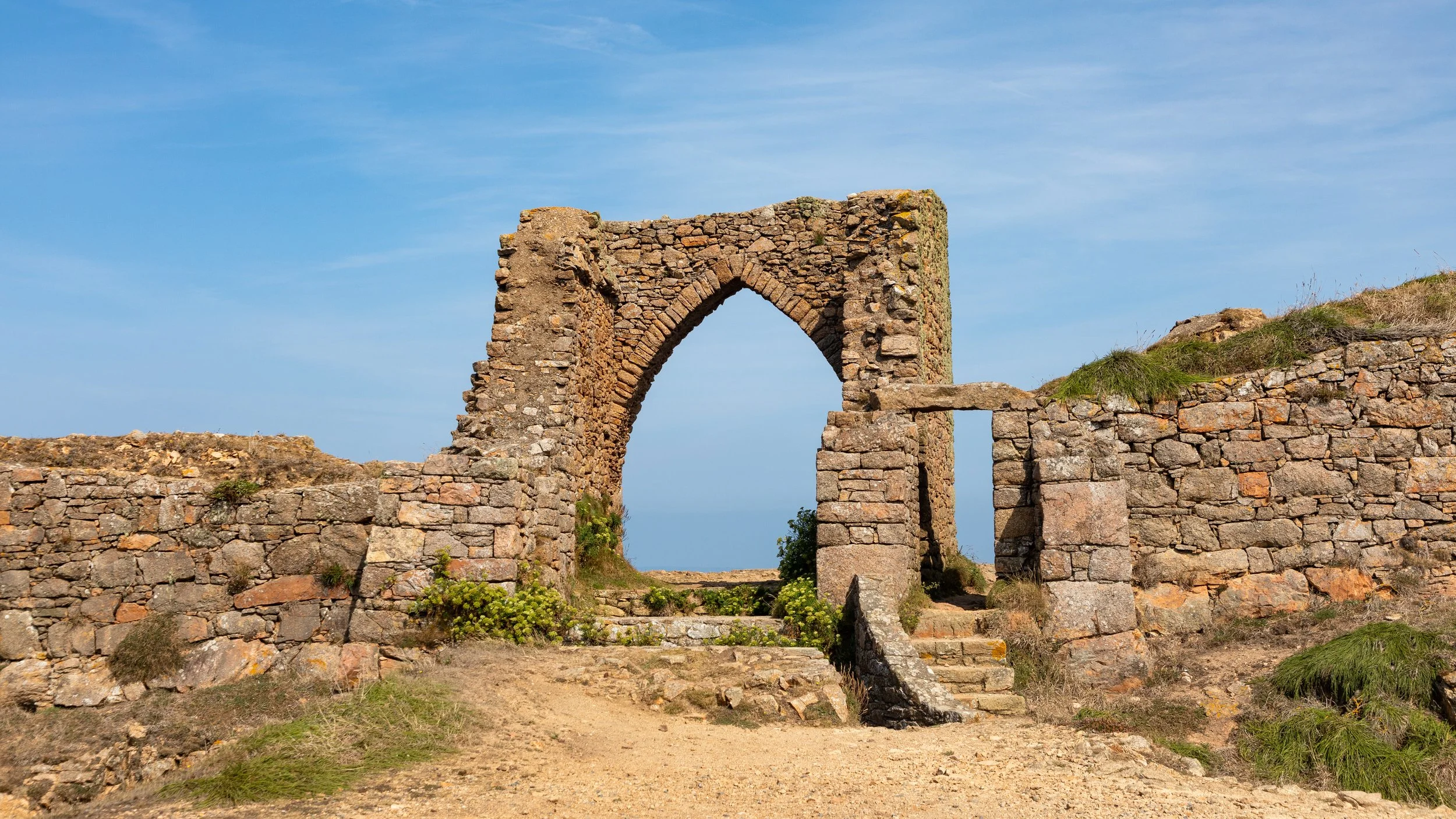  Arched entrance to the castle 