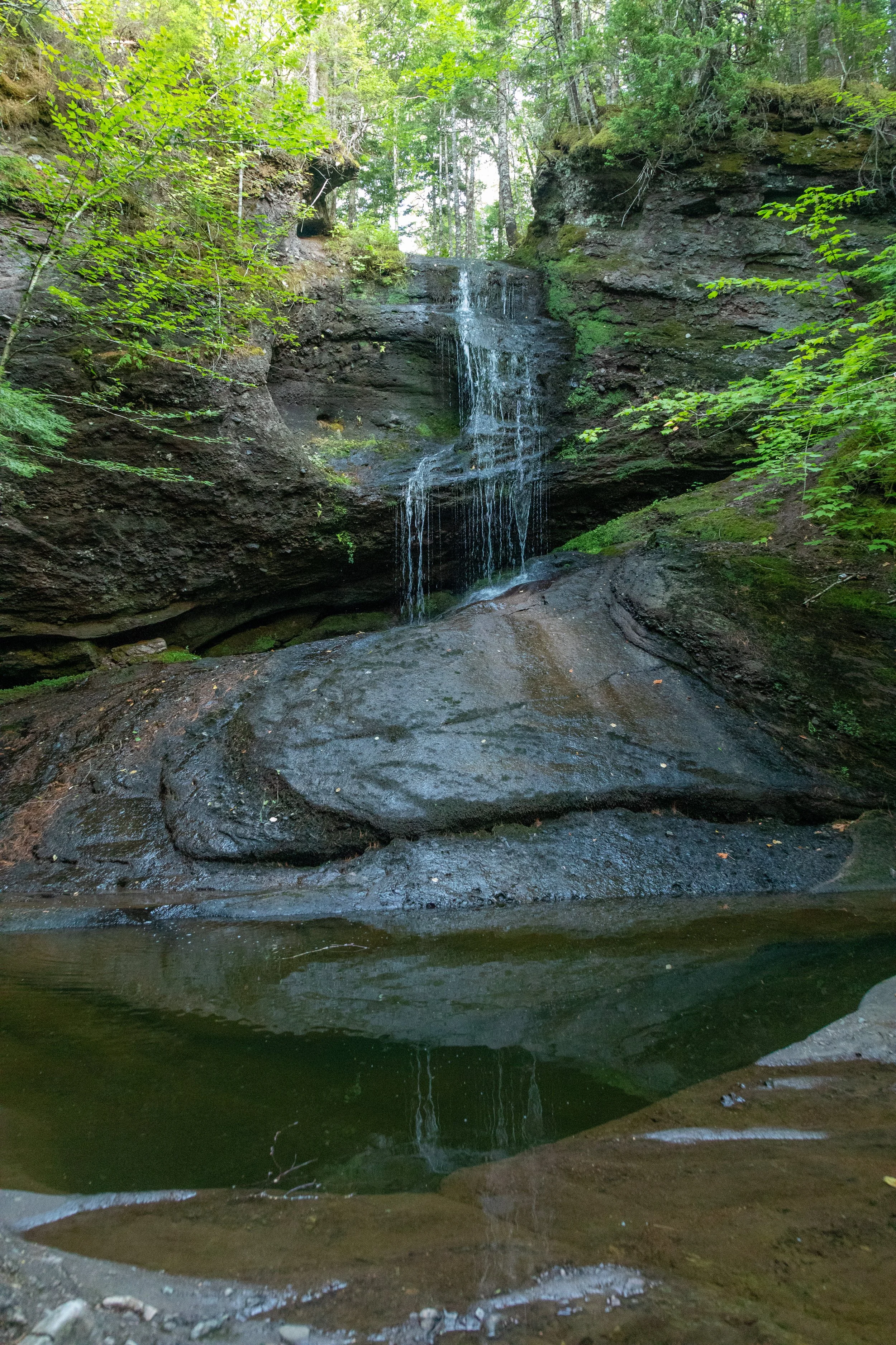  Short hike to Washabuck Falls 