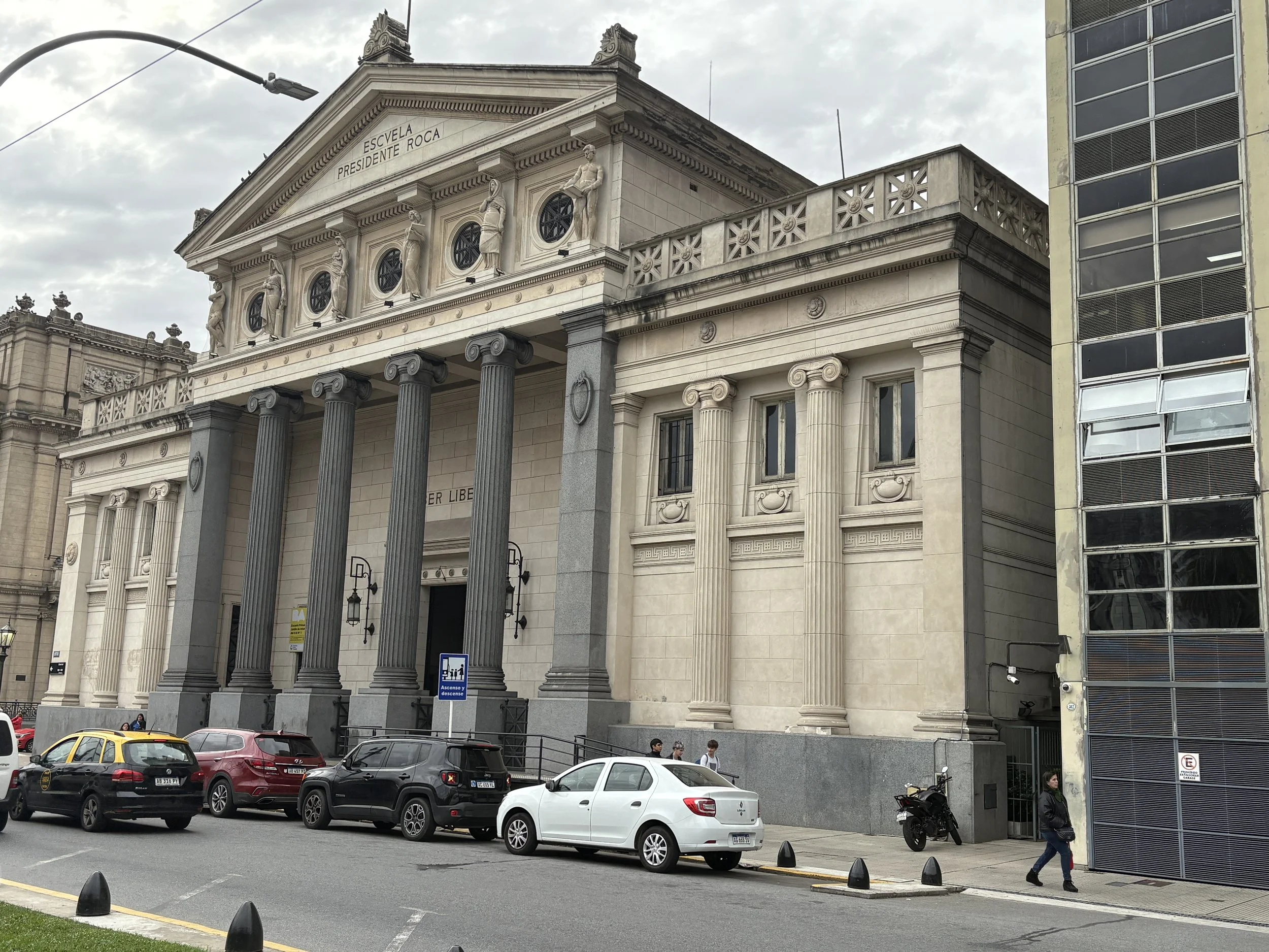  Facade of Pesidente Roca School 
