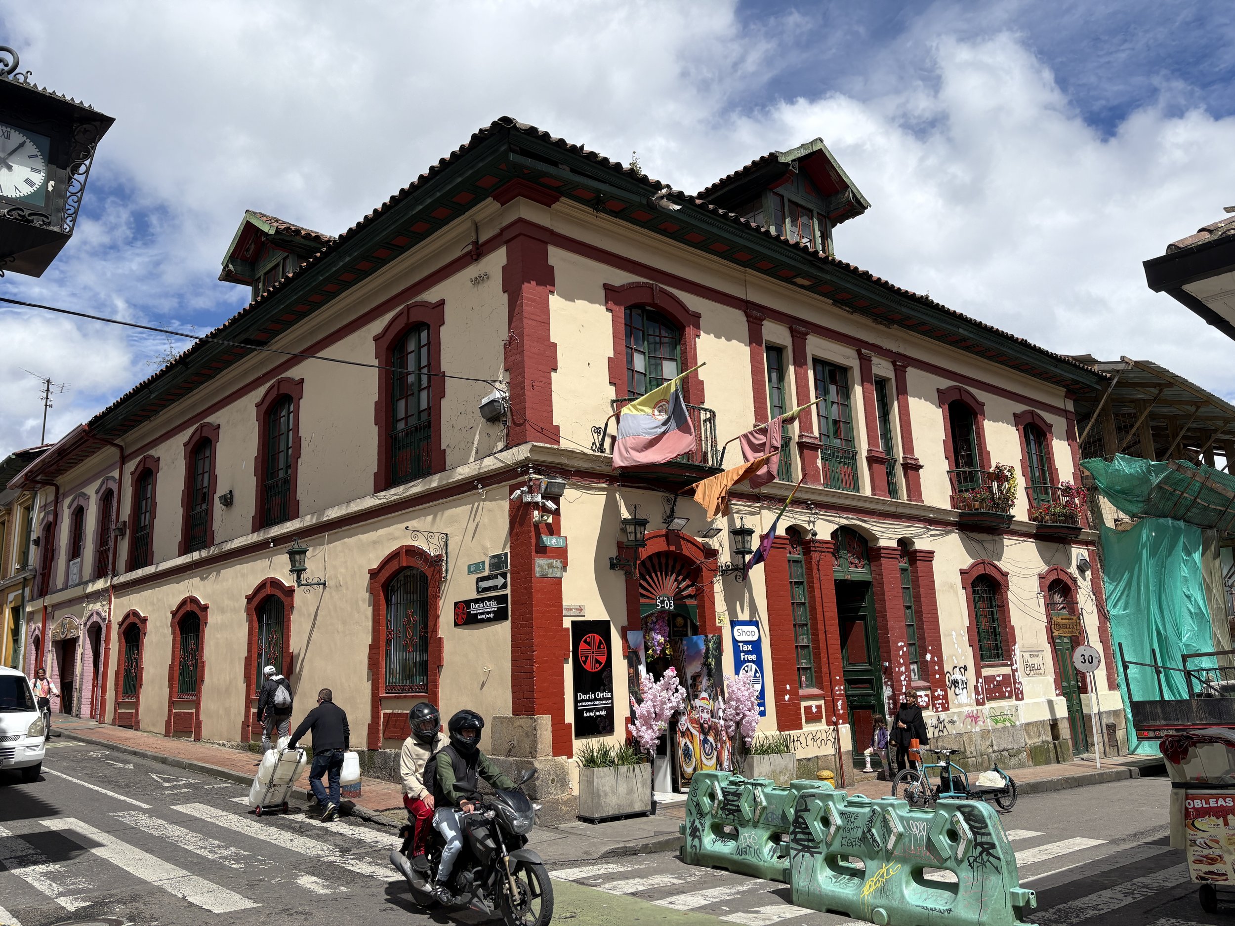  One of many traditional colonial-style buildings in La Candelaria neighbourhood 