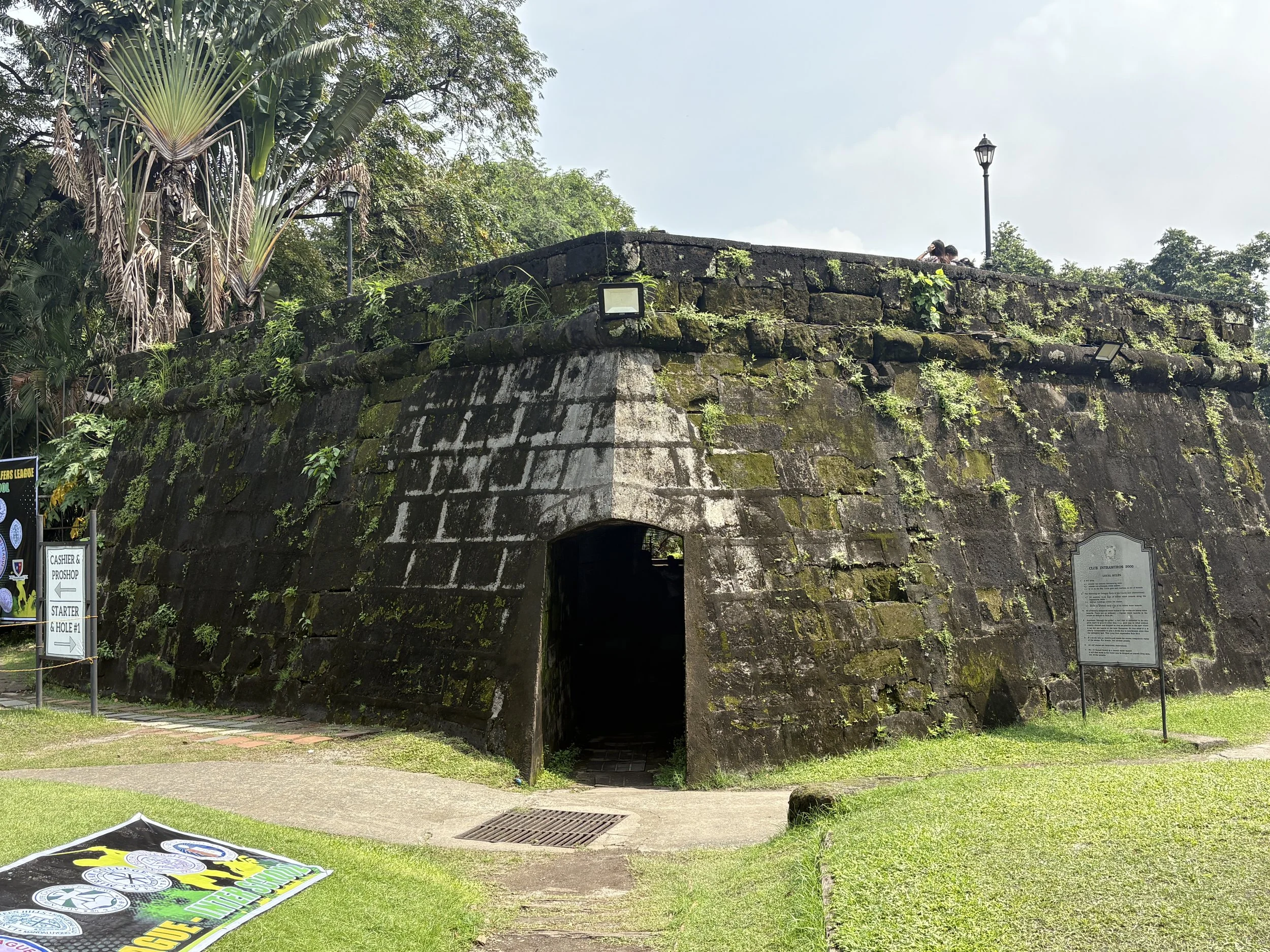  Exterior walls divide the historic Spanish Intramuros area from the surrounding city 