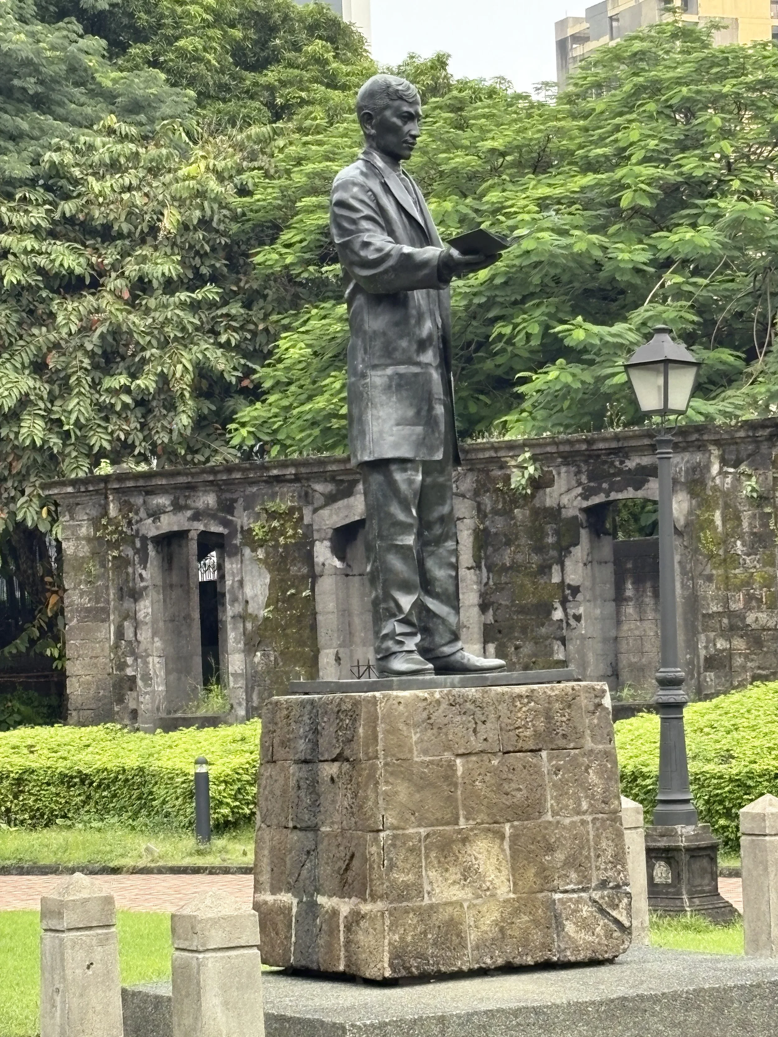  A statue of the national hero, José Rizal, who was imprisoned in a cell within the fort before his execution in 1896 
