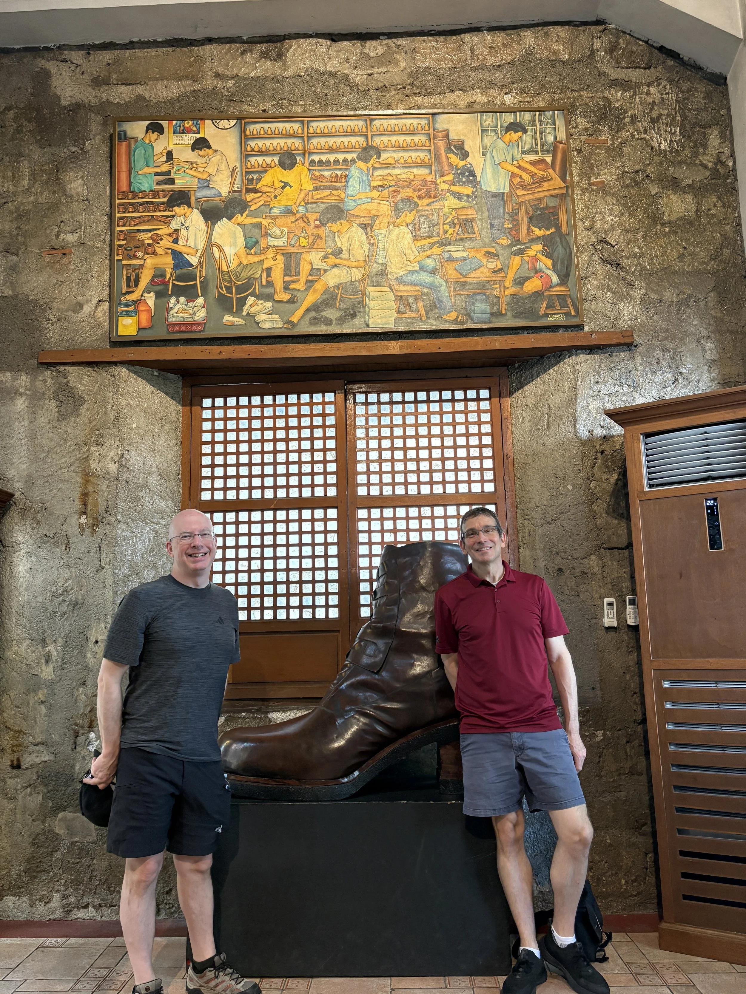  A monument to the shoemaking history of the region 