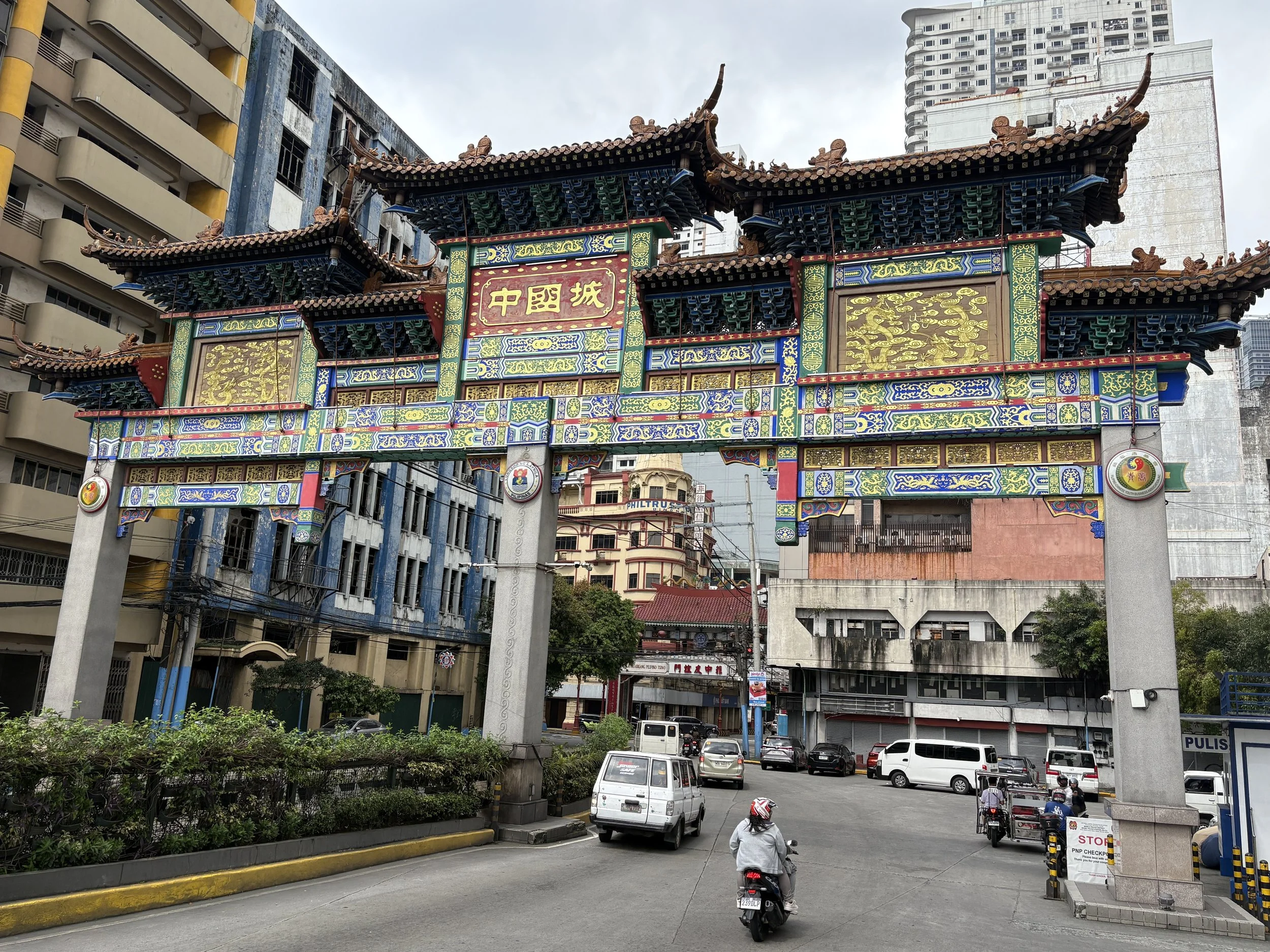  The Binando Chinatown Arch leads into Chinatown from the start of Escolata Street, where our walk started 
