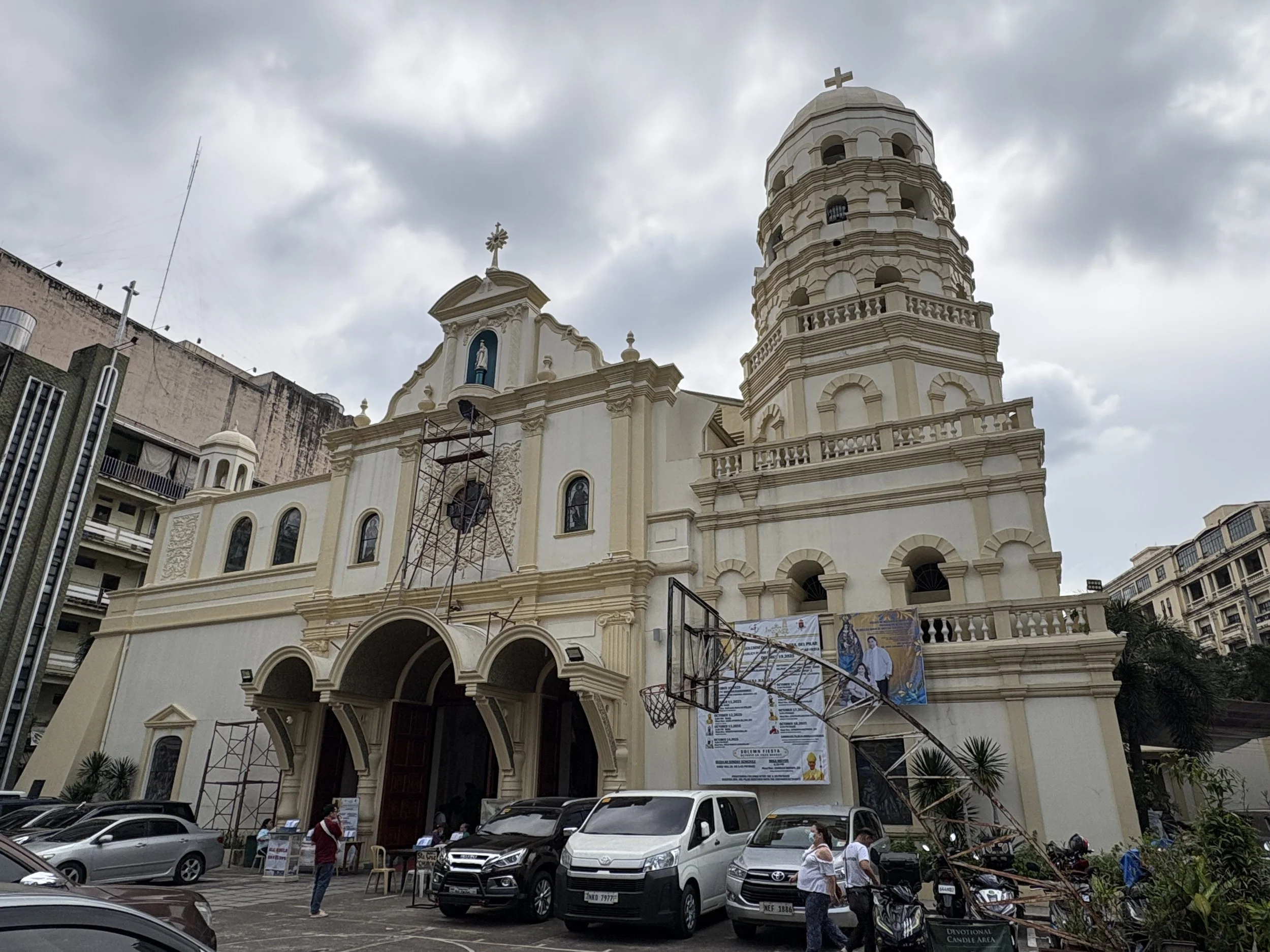  Santa Cruz Church in Manila, Philippines, also known as the Archdiocesan Shrine of the Blessed Sacrament  