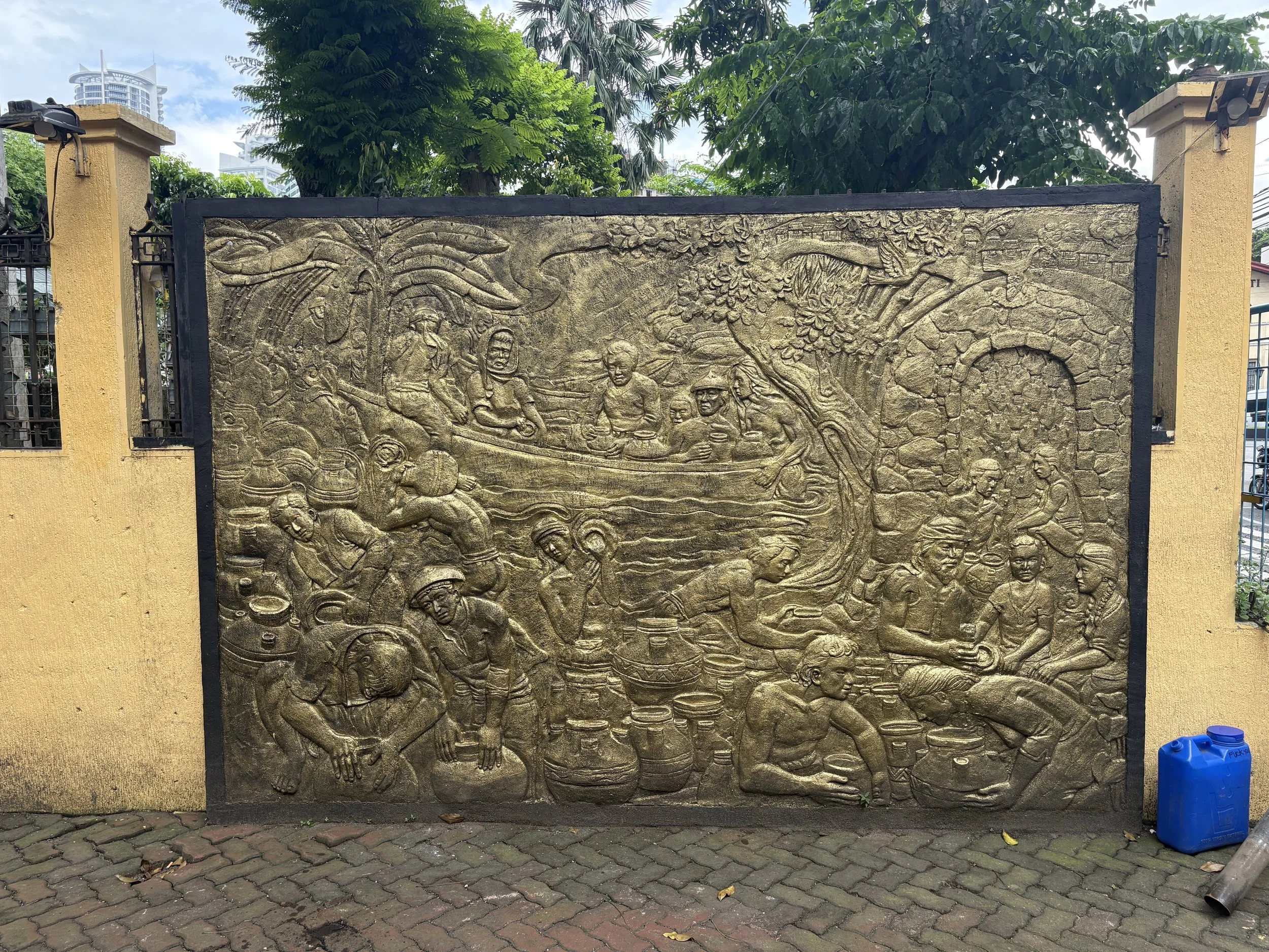  Golden bas relief depicting the landing of the Governor-General of the Spanish East Indies 