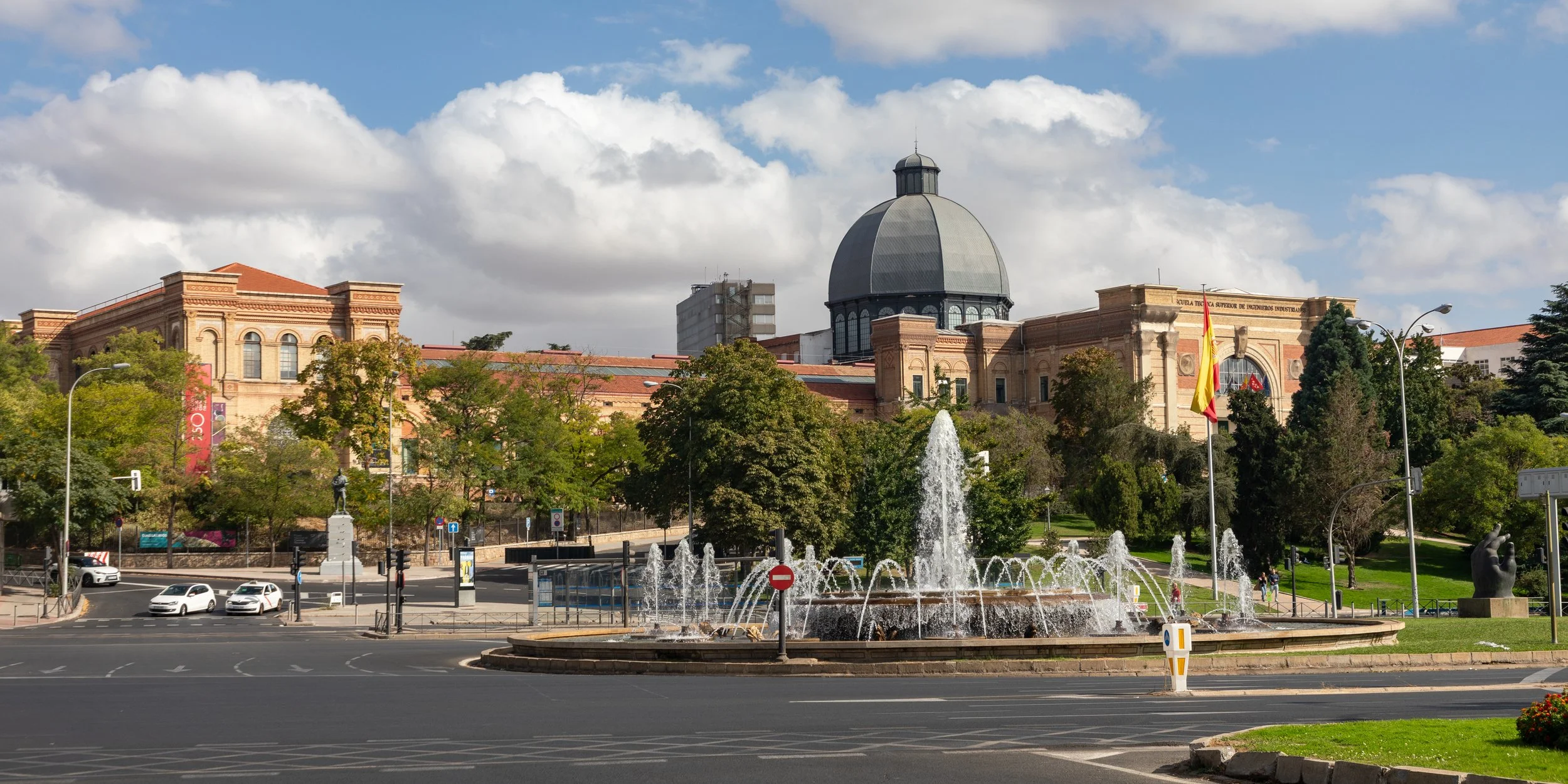  Near our hotel is the National Museum of Natural Sciences 