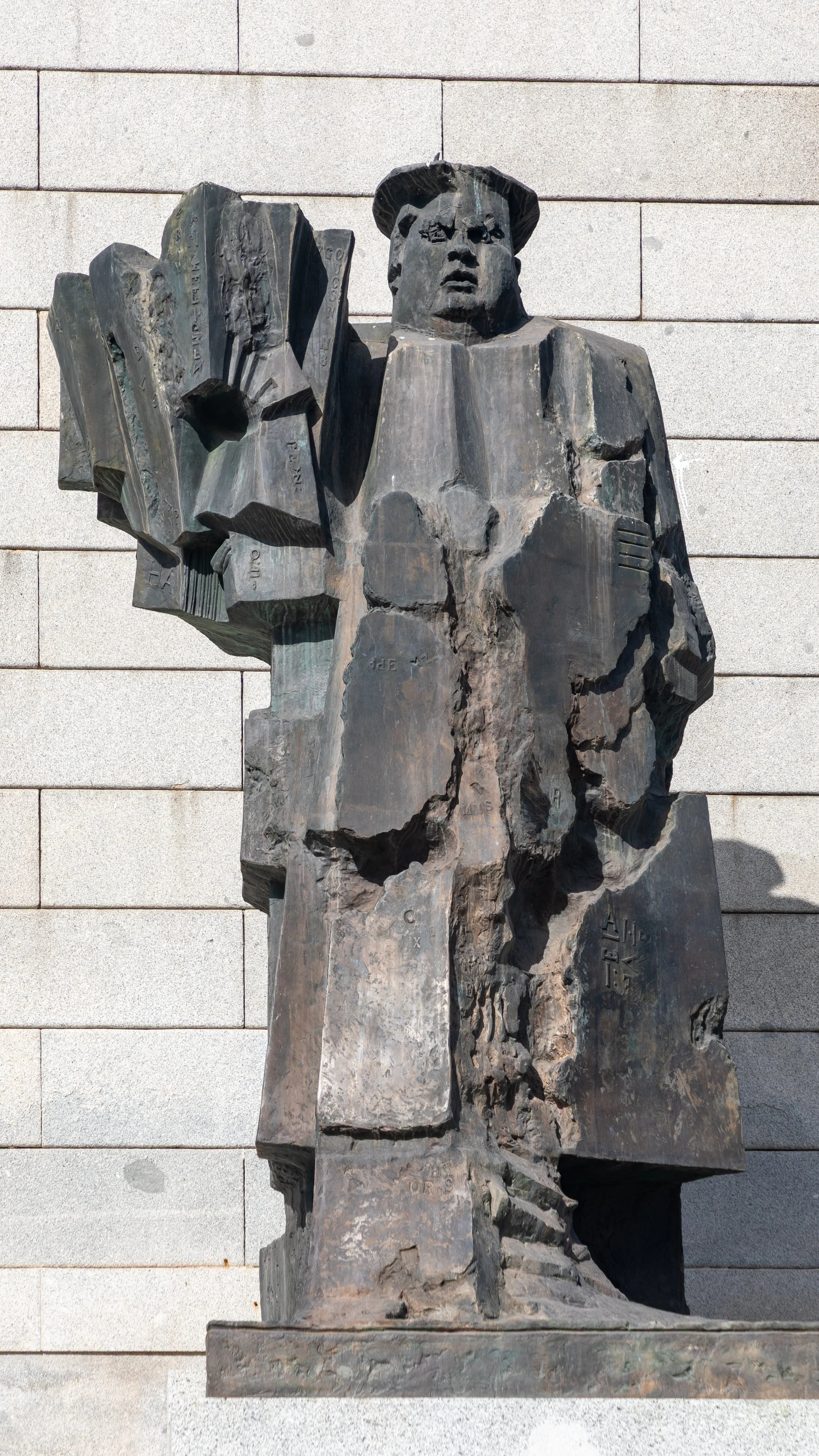  4m high bronze statue of Indalecio Prieto, by Spanish artist Pablo Serrano  