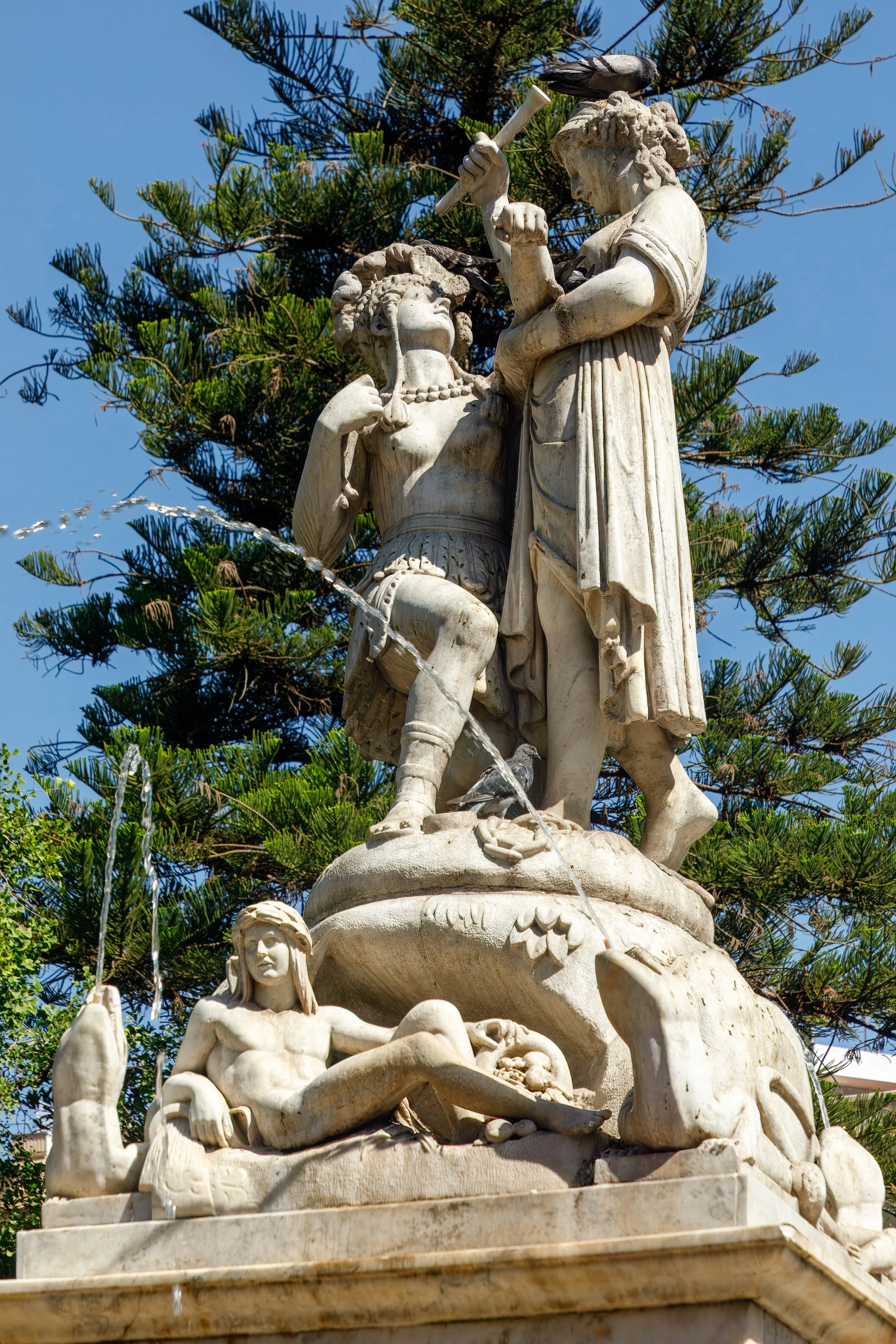  Monumento a la Libertad Americana, also located in the Plaza 
