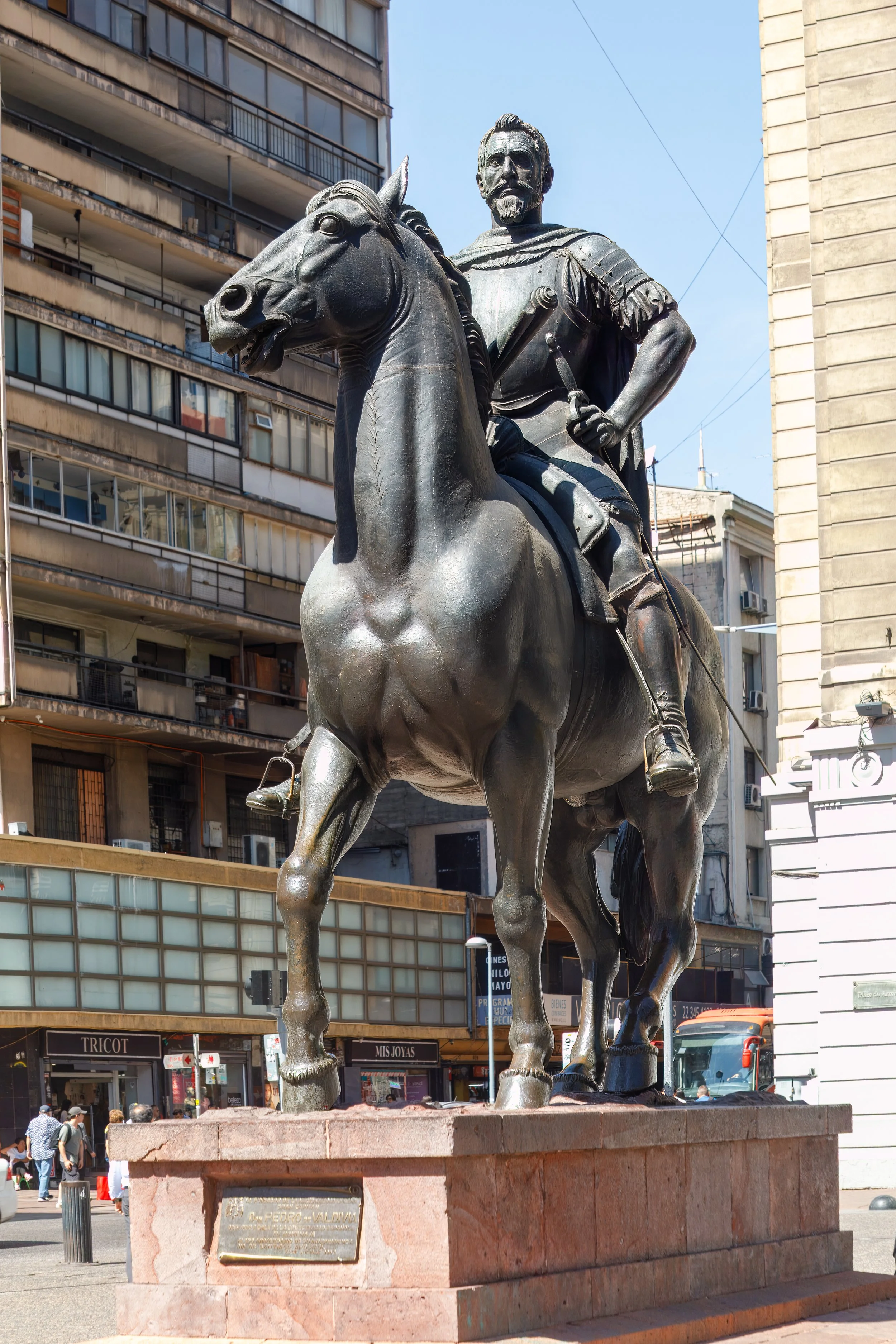  The main monument to Pedro de Valdivia, founder of Santiago 