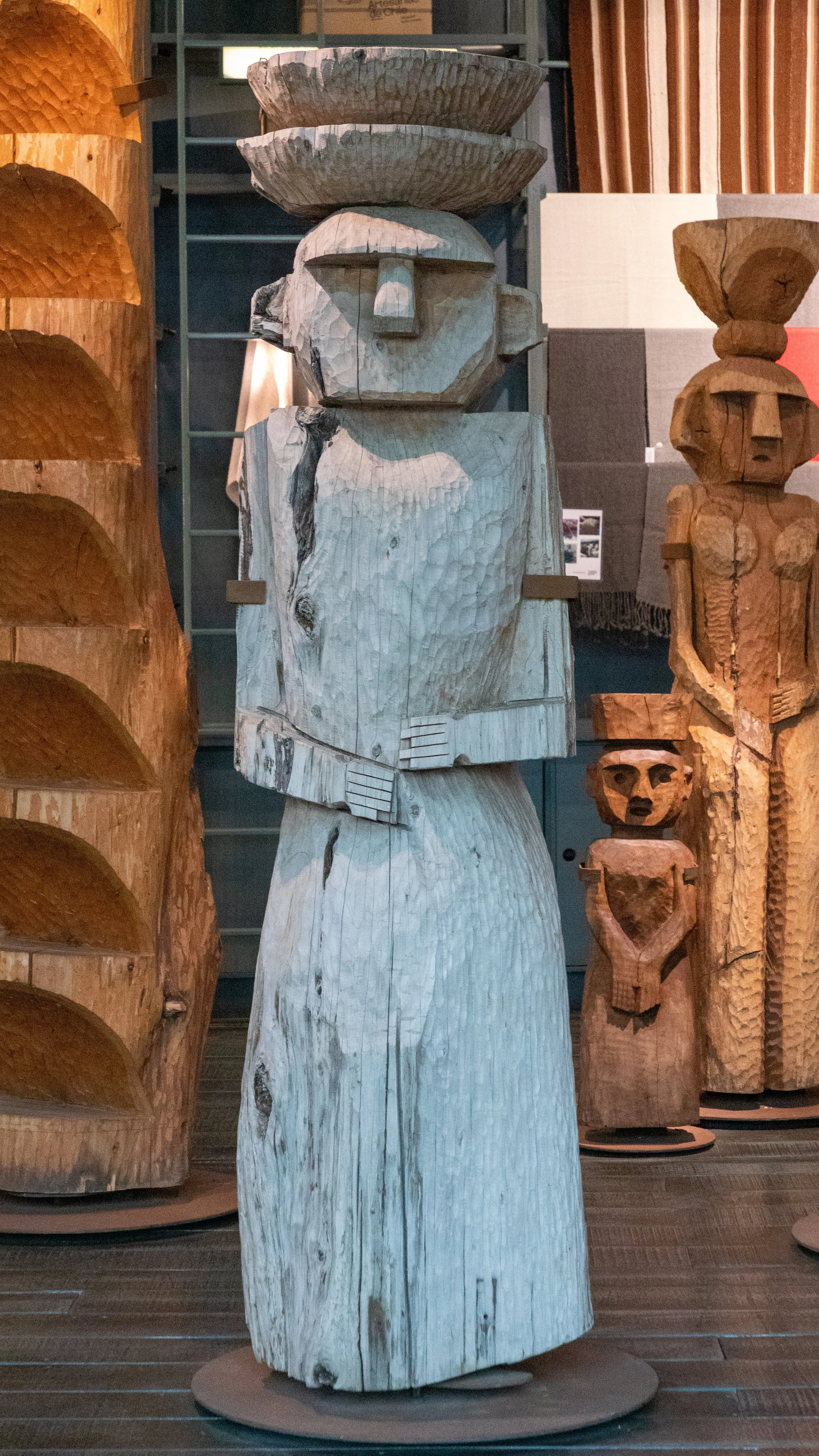  Traditional wood carvings showing similar features to the Easter Island Moai 