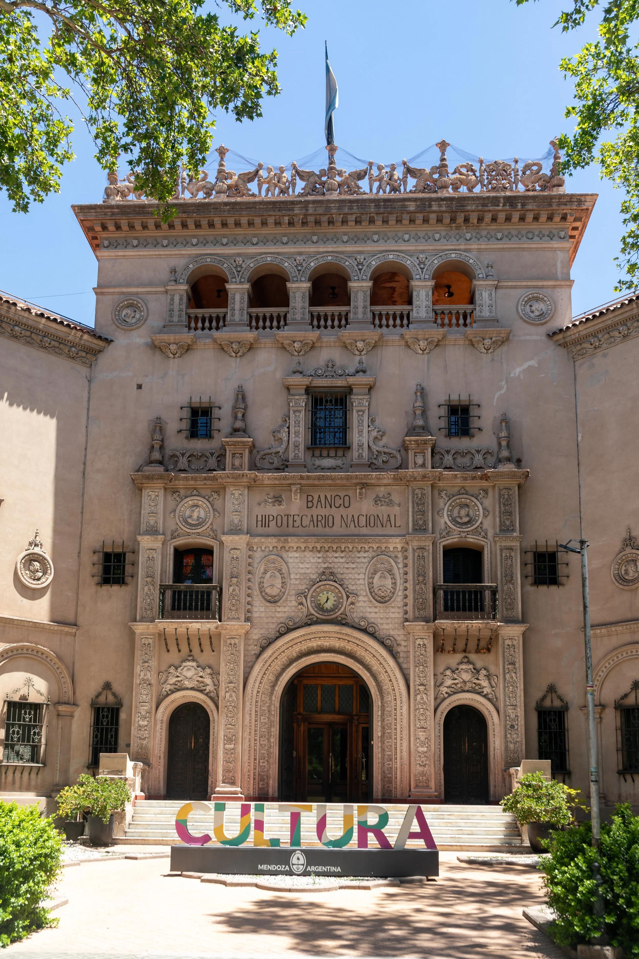  Ministerio de Cultura (1924) Building (Ministry of Culture), originally a bank building 