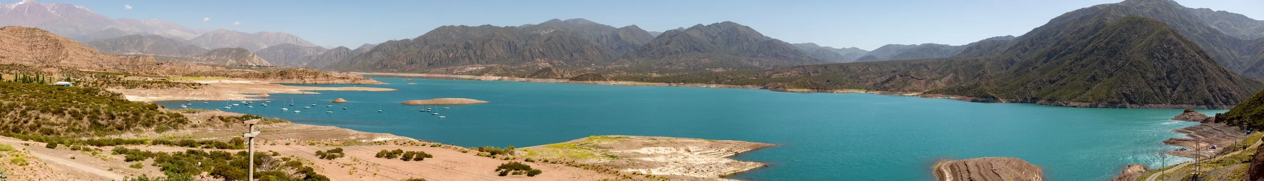  Panoramic view of Potrerillos Lake 