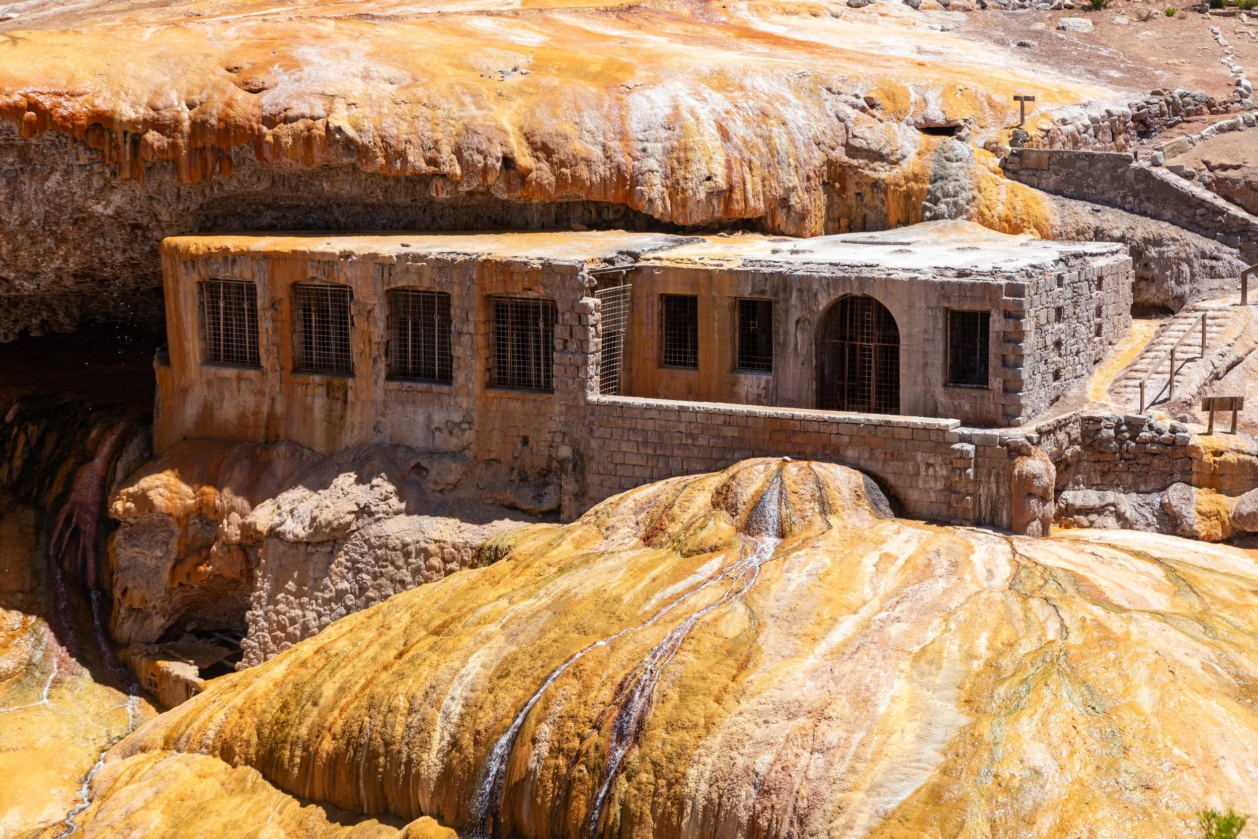  Remains of a hotel built in 1925 that featured thermal baths for the guests, later destroyed by an avalanche in 1965 
