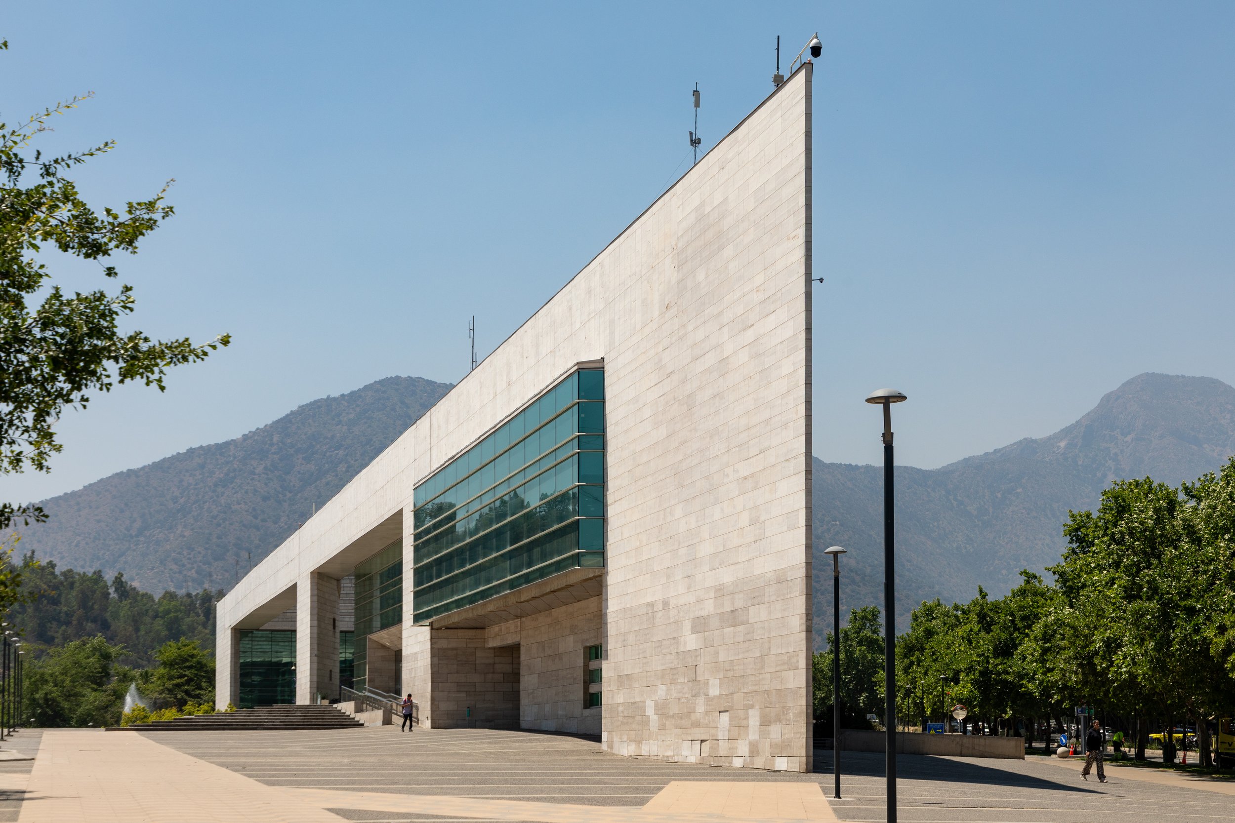  Modern Municipalidad de Vitacura (Vitacura City Hall) on the outskirts of the park 