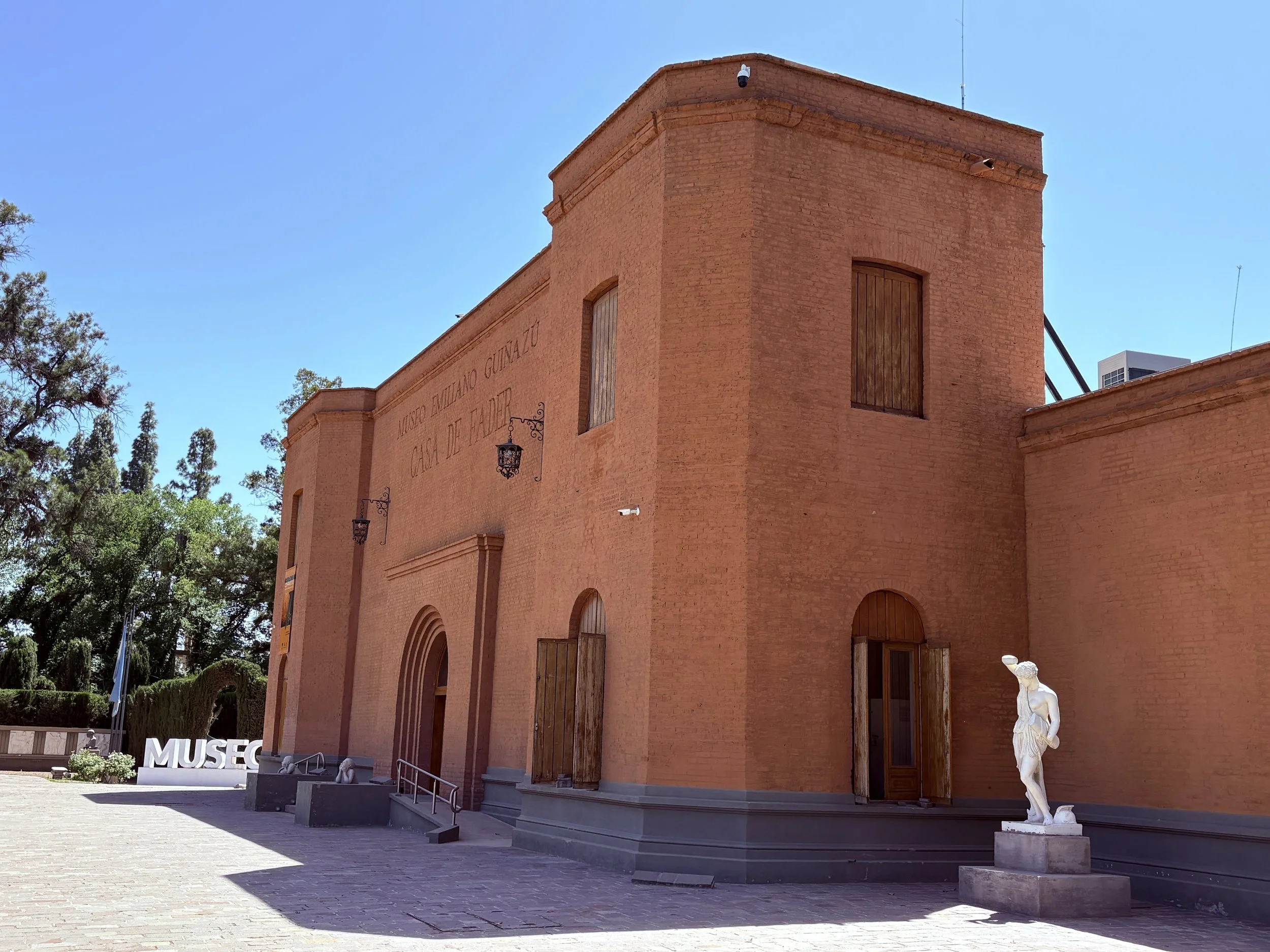  Museo Provincial de Bellas Artes Emiliano Guinazu 