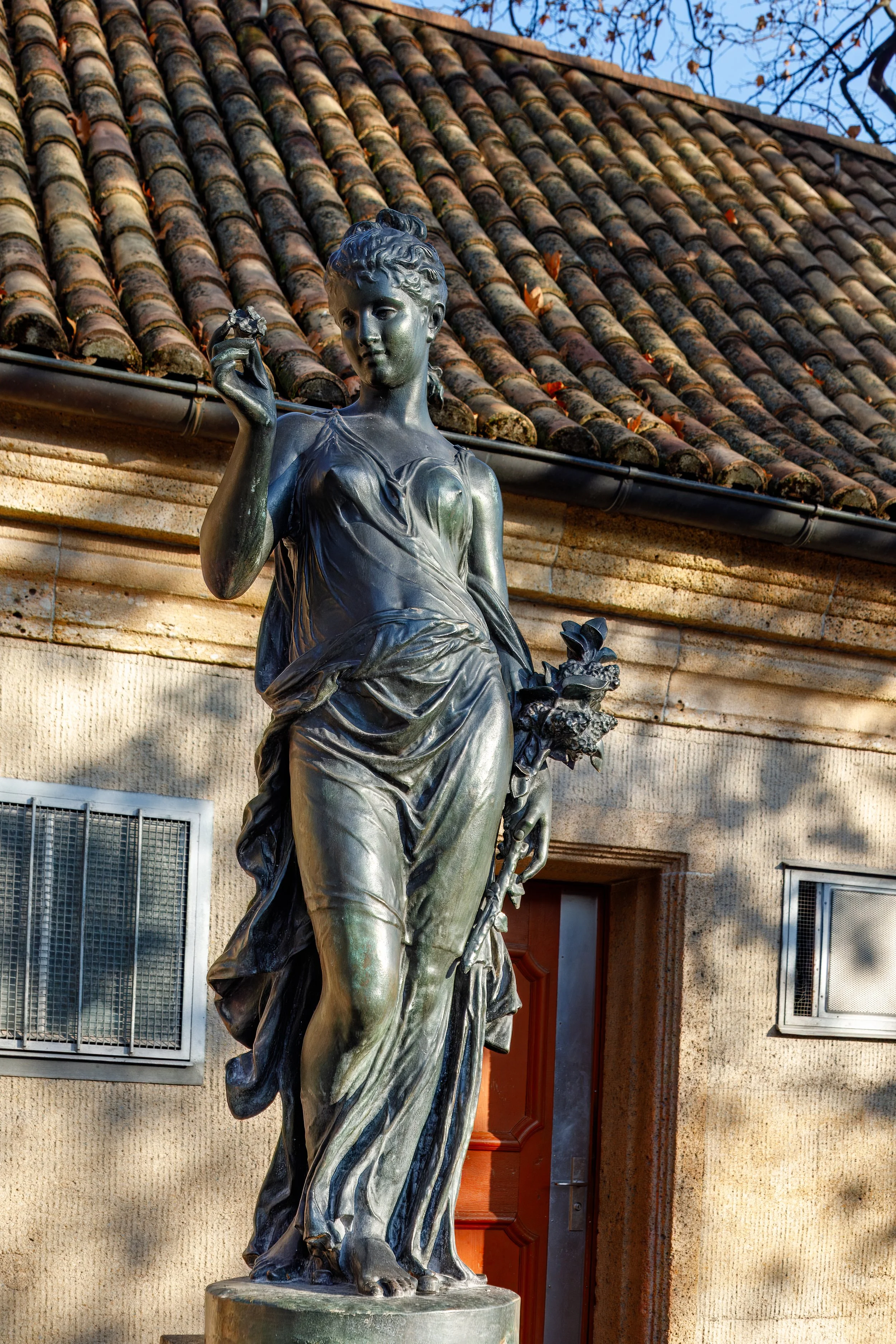  Greek-inspired statue outside the museum 