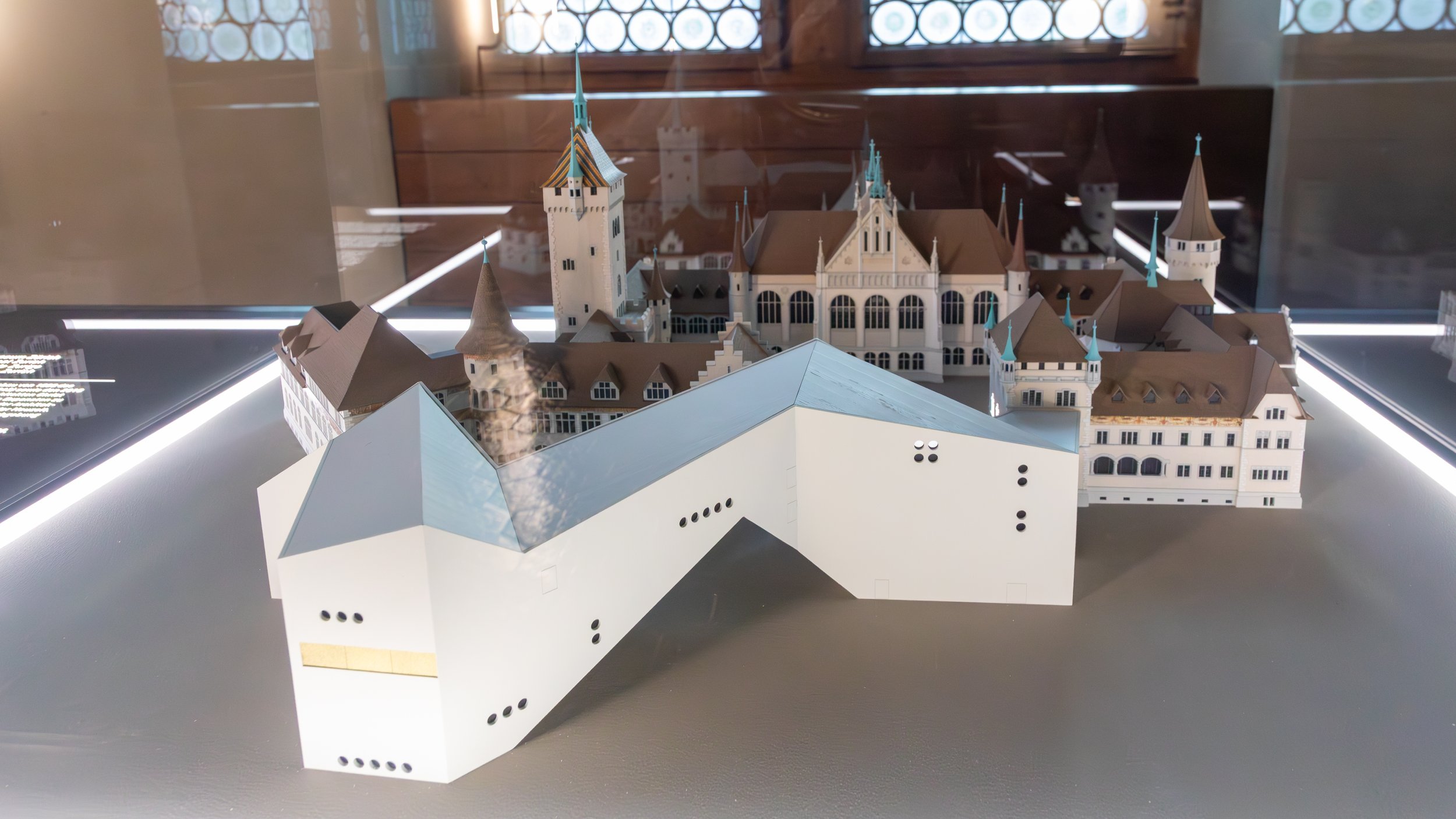  Model shows how the modern addition connects the original museum 