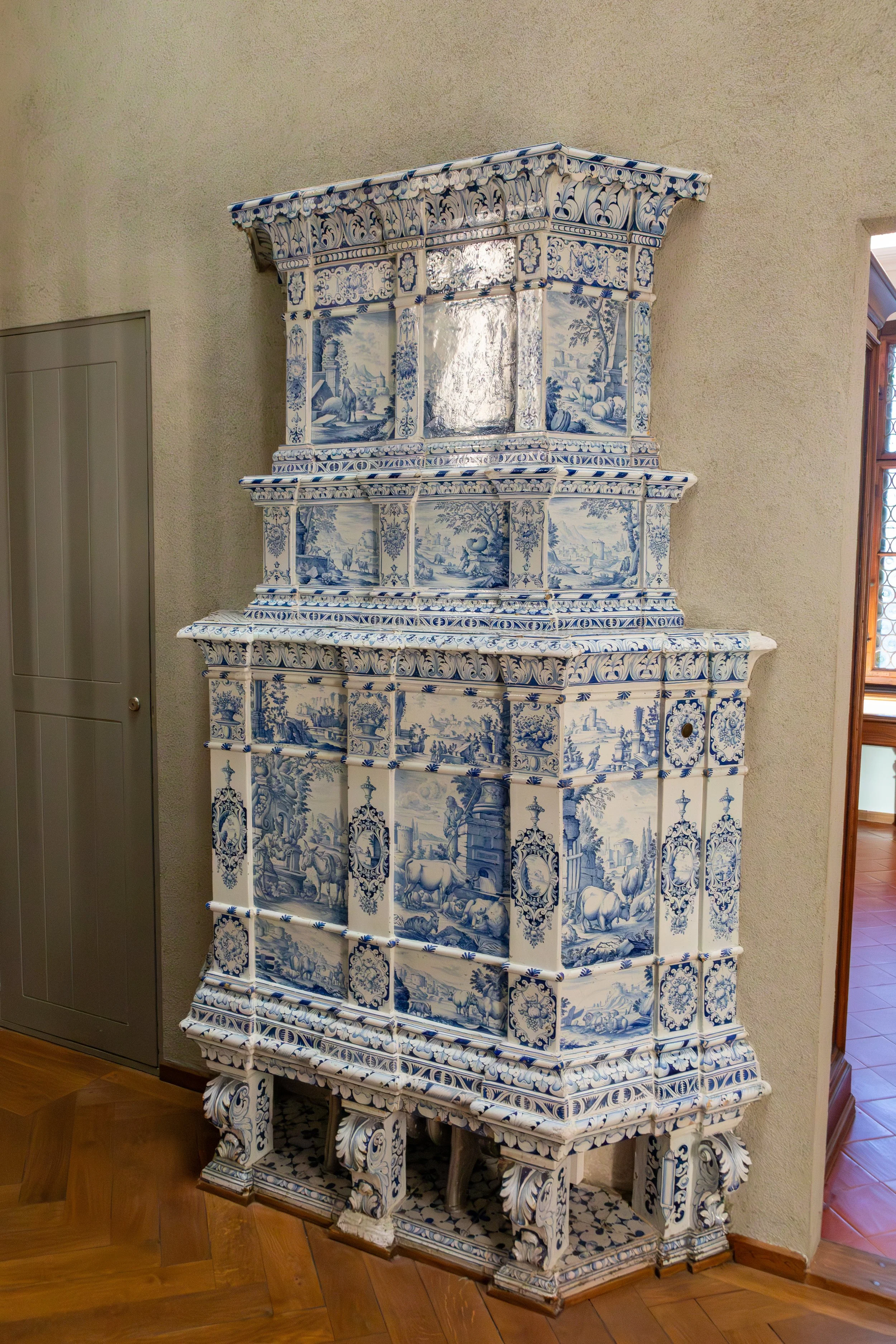  Decorated ceramic furnace 