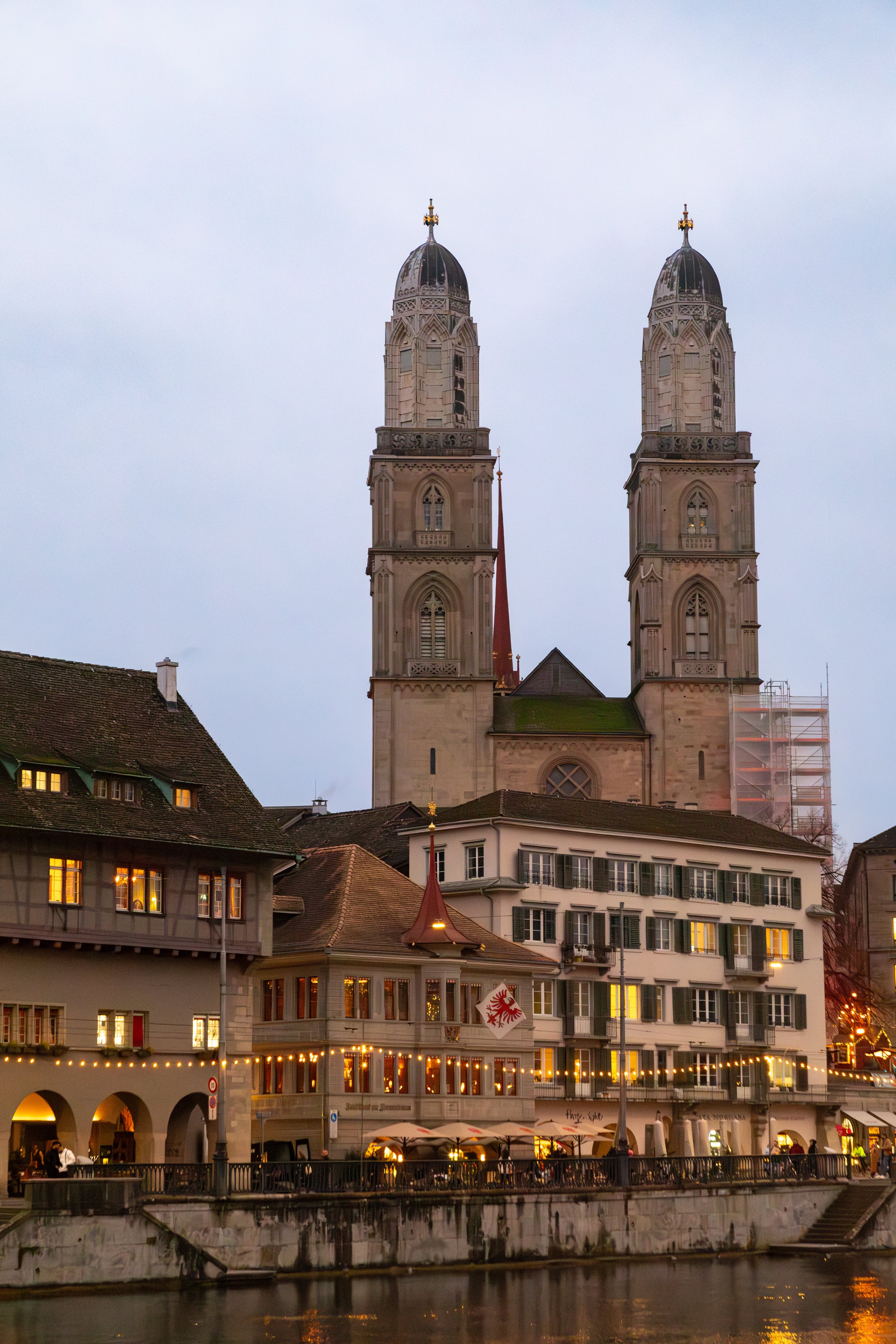  Old city dominated by the twin towers of the Romanesque-styled Grossmünster (1120) Protestant church 