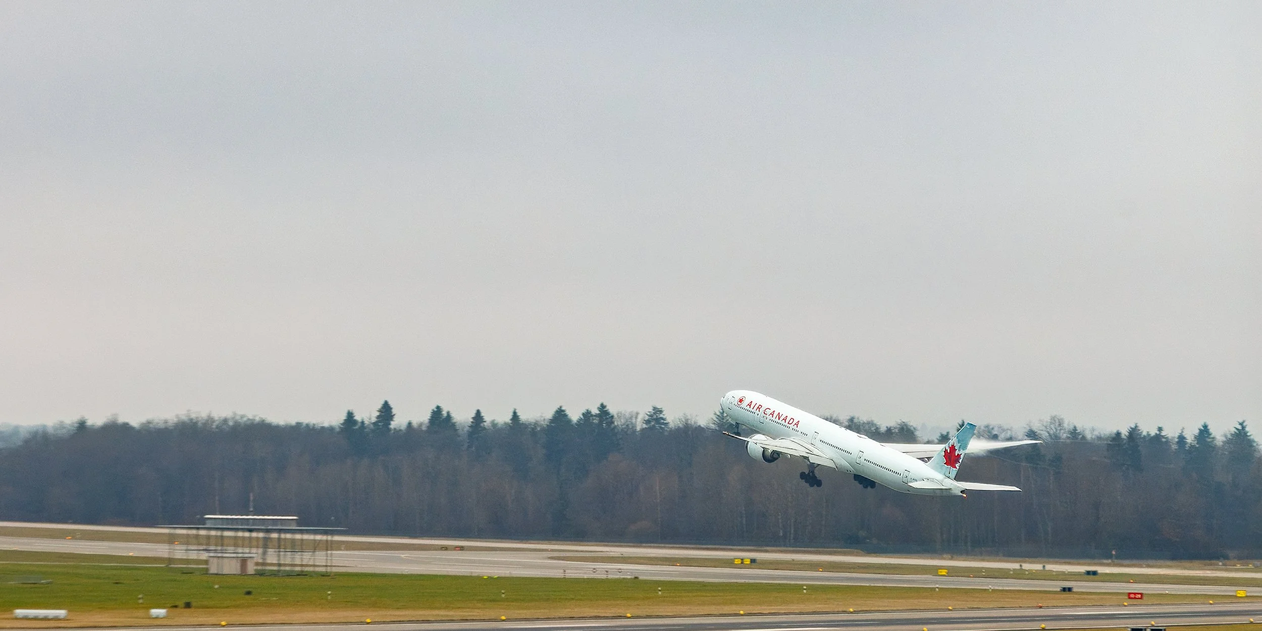  Air Canada 777 heads for Toronto 