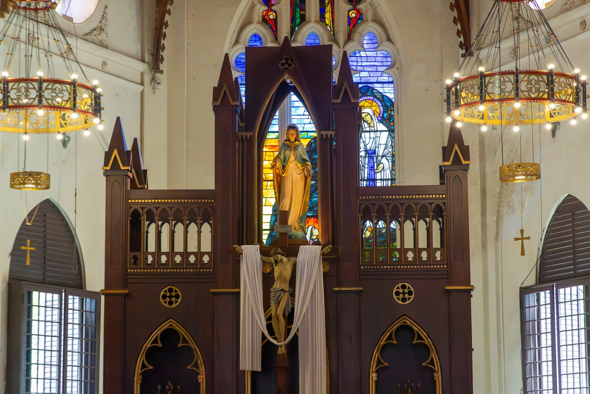  Main altar and stained glass 