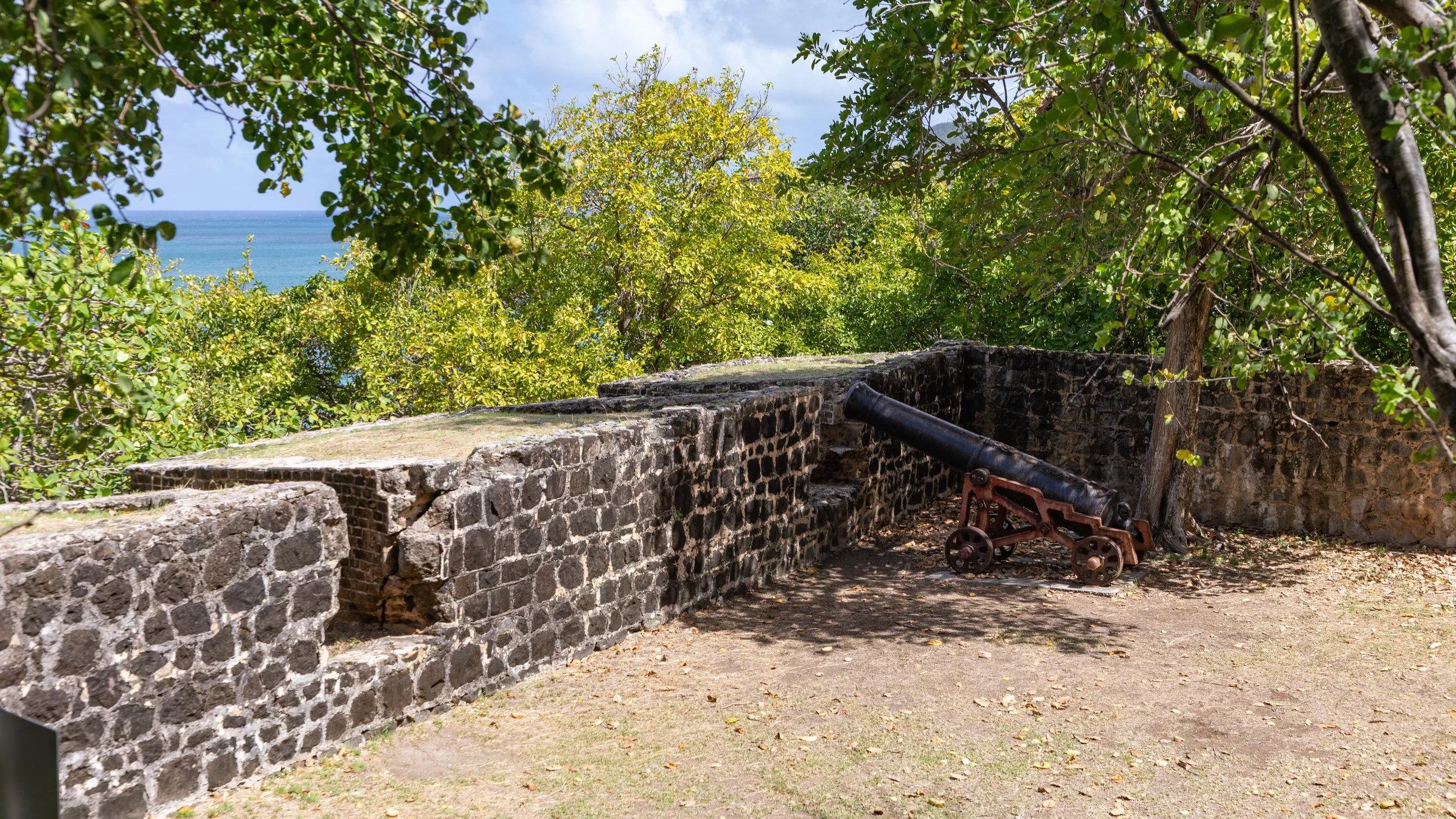  Higher fortification on the north side of the island 