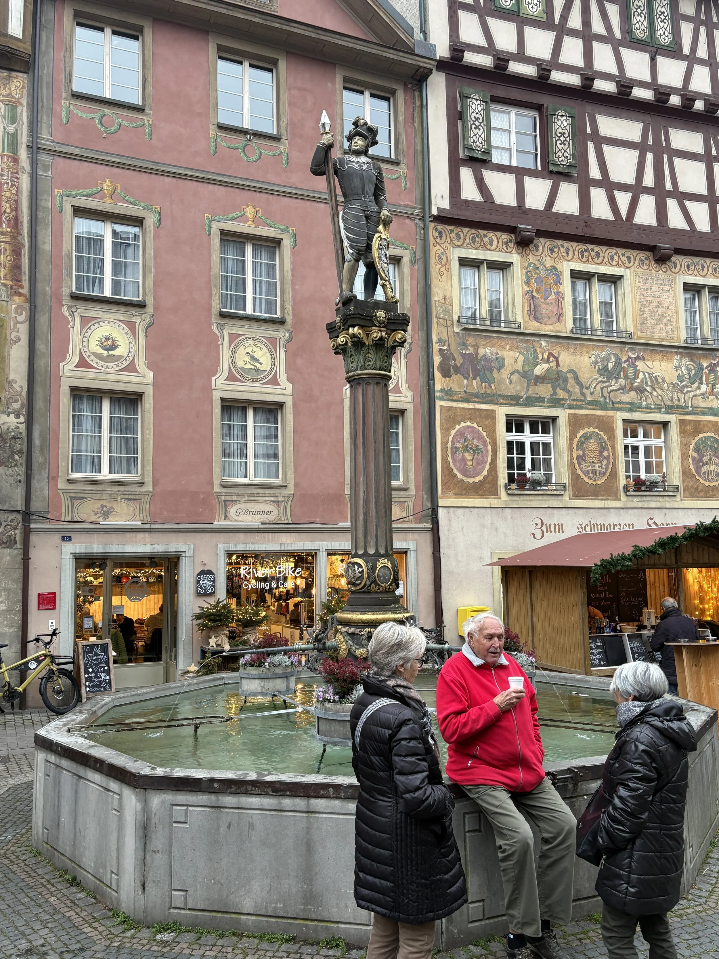 Fountain in Rathausplatz central square 