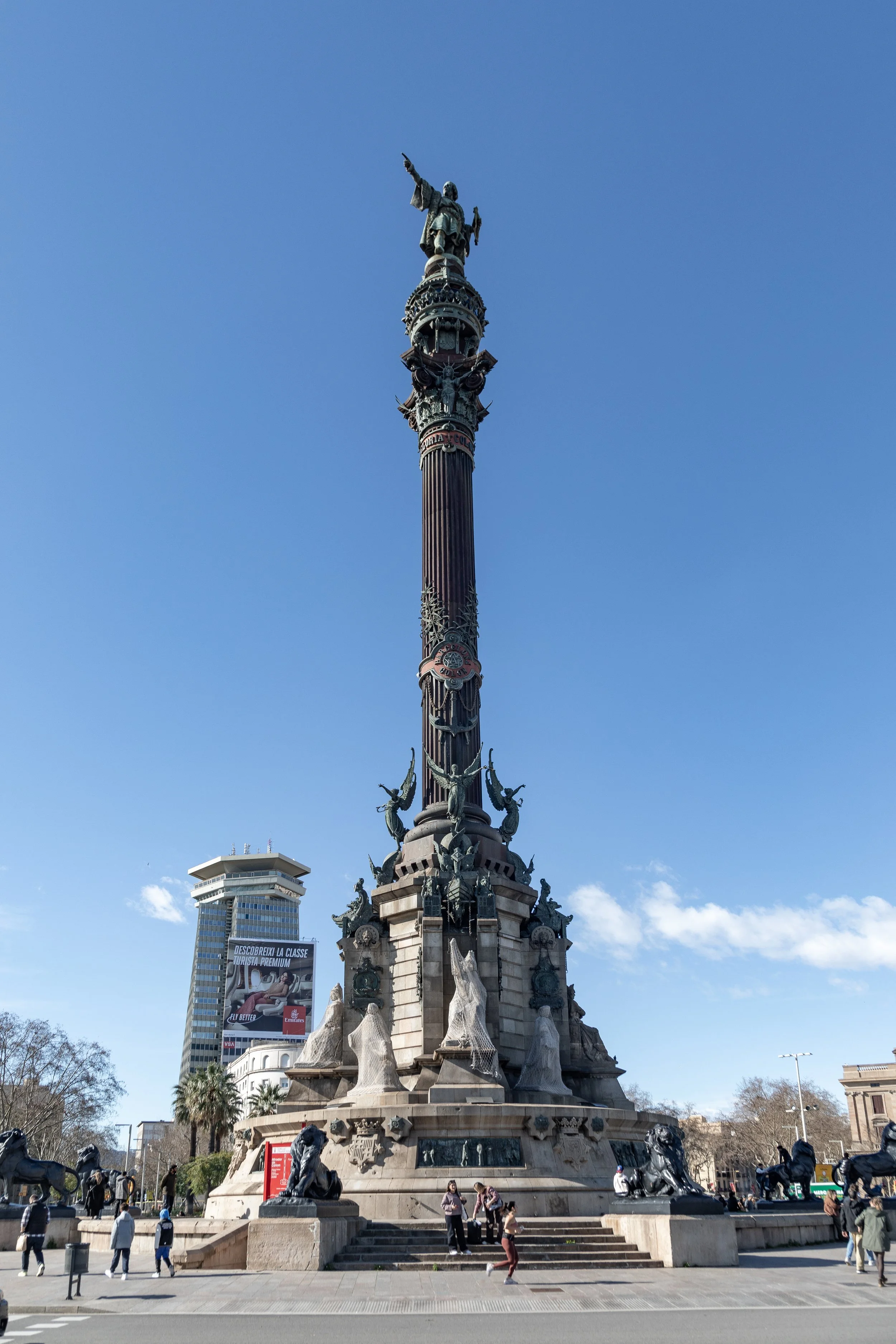  The imposing Columbus Monument stands at the foot of the Rambla  