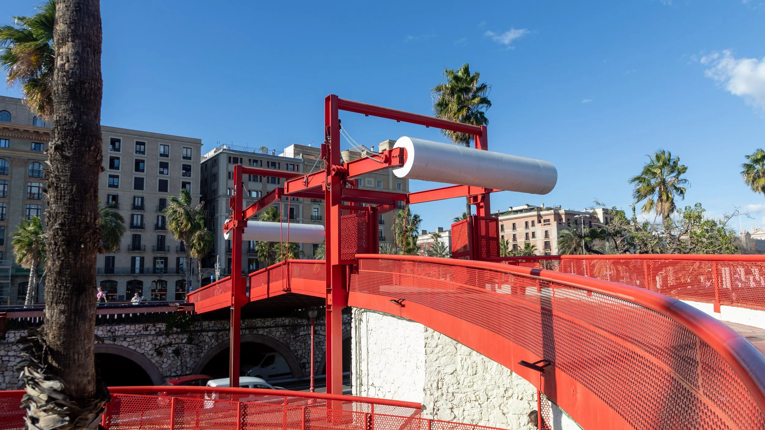  Lift bridge over the highway running along the port 