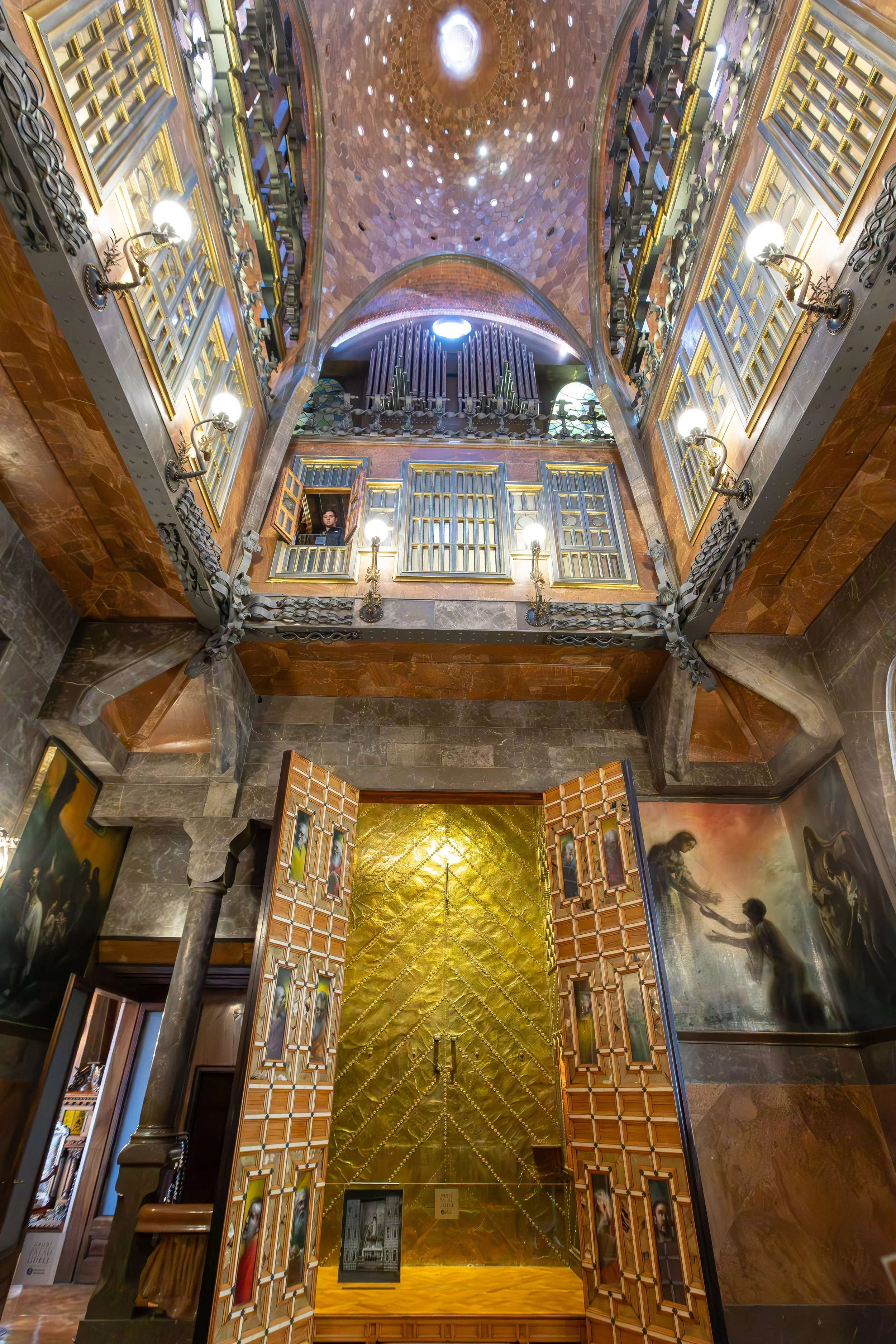  Looking up at more of the impressive hall 