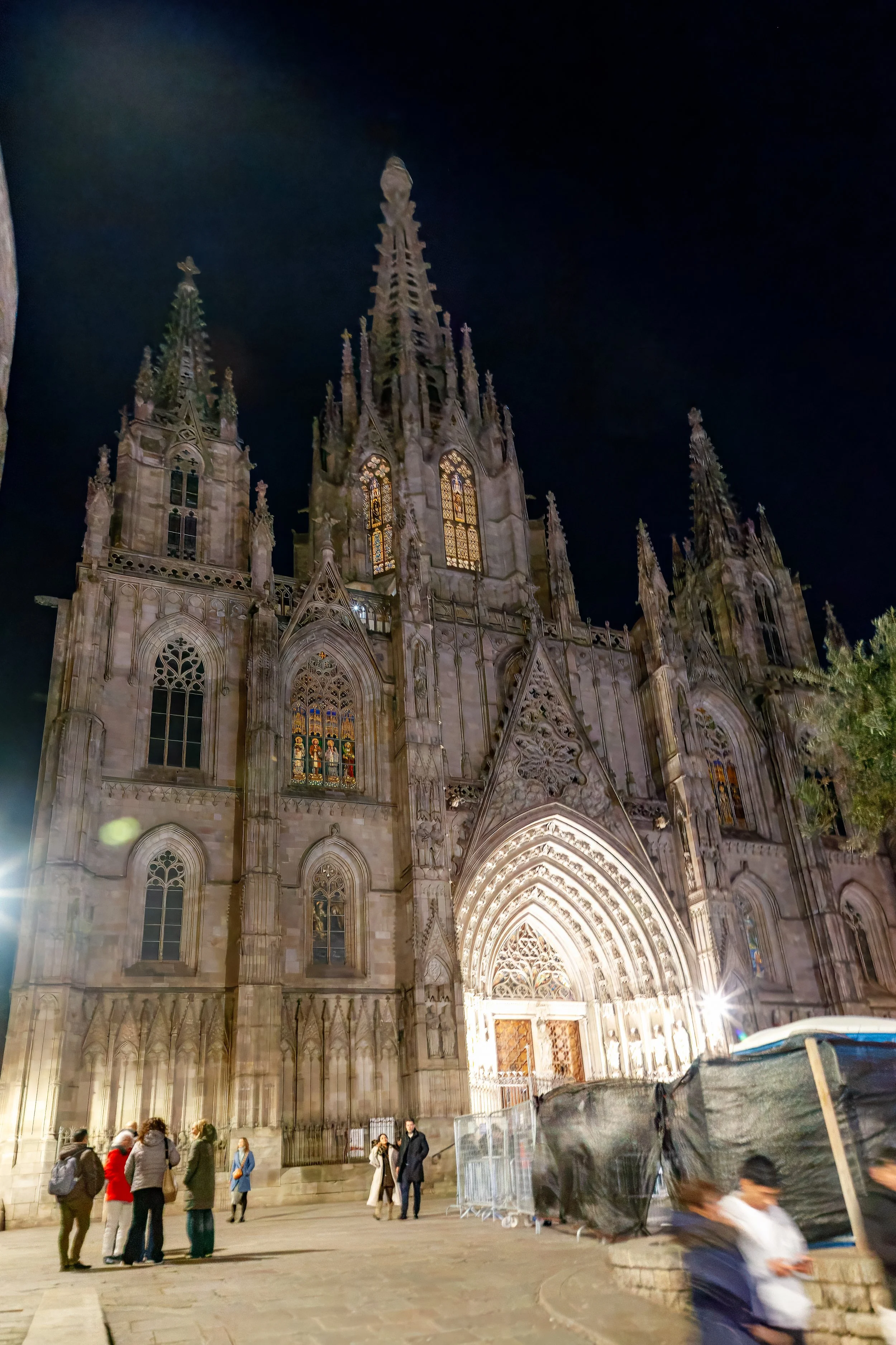  Barcelona Cathedral, started around 1300 and finished in 1450, with the newer facade from the 1800s  