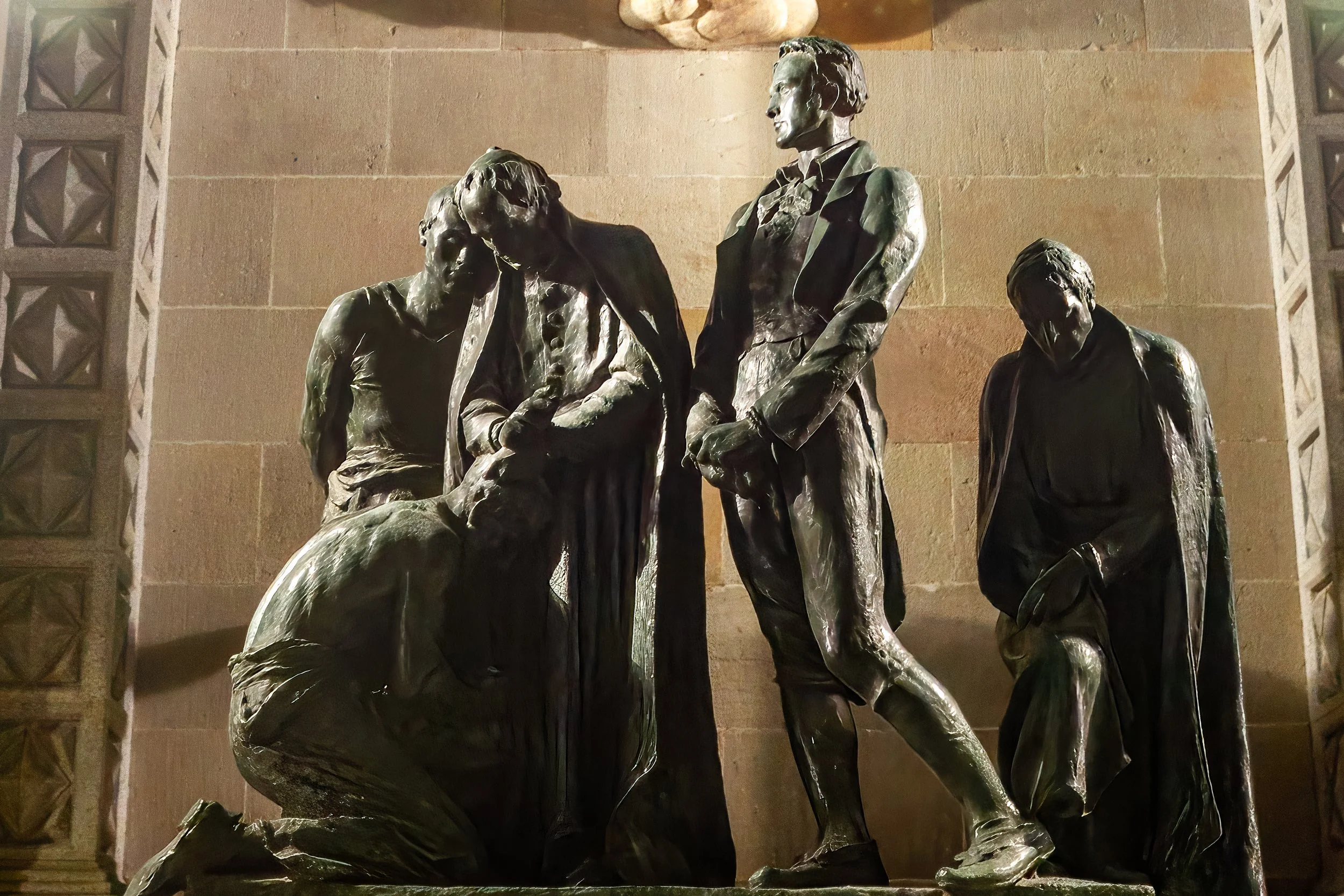  The monument to Martyrs of Independence, as we roamed the Gothic Quarter (Barri Gòtic) 