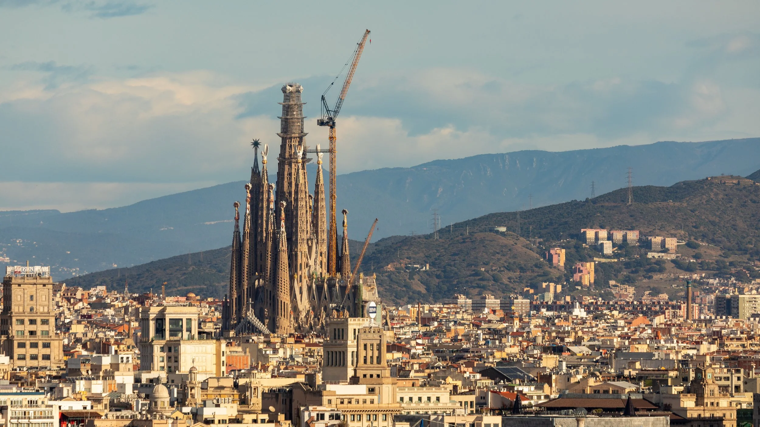  Excellent view of Barcelona dominated by Sagrada Familia, from 173m high hill Montjuïc 