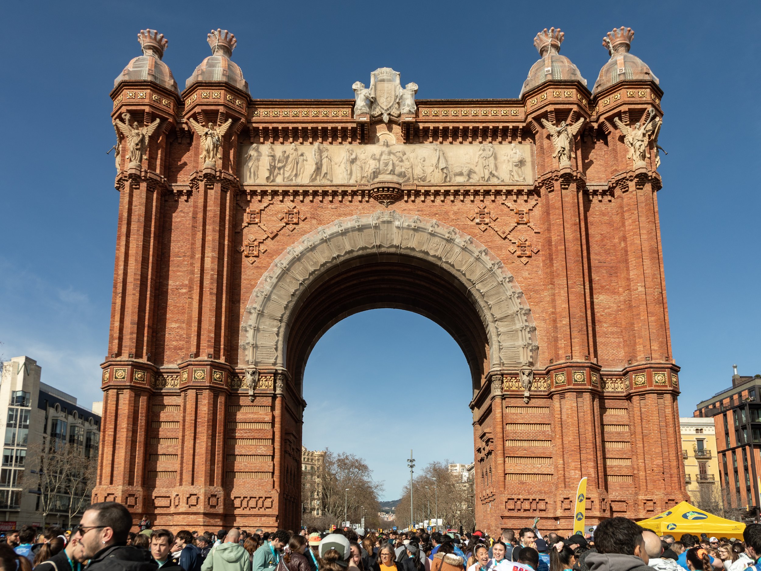  Not knowing the path of the marathon, we decided to check out Arc de Triomf on our way to our tour, but actually ended up at the crowded finish line for the race 