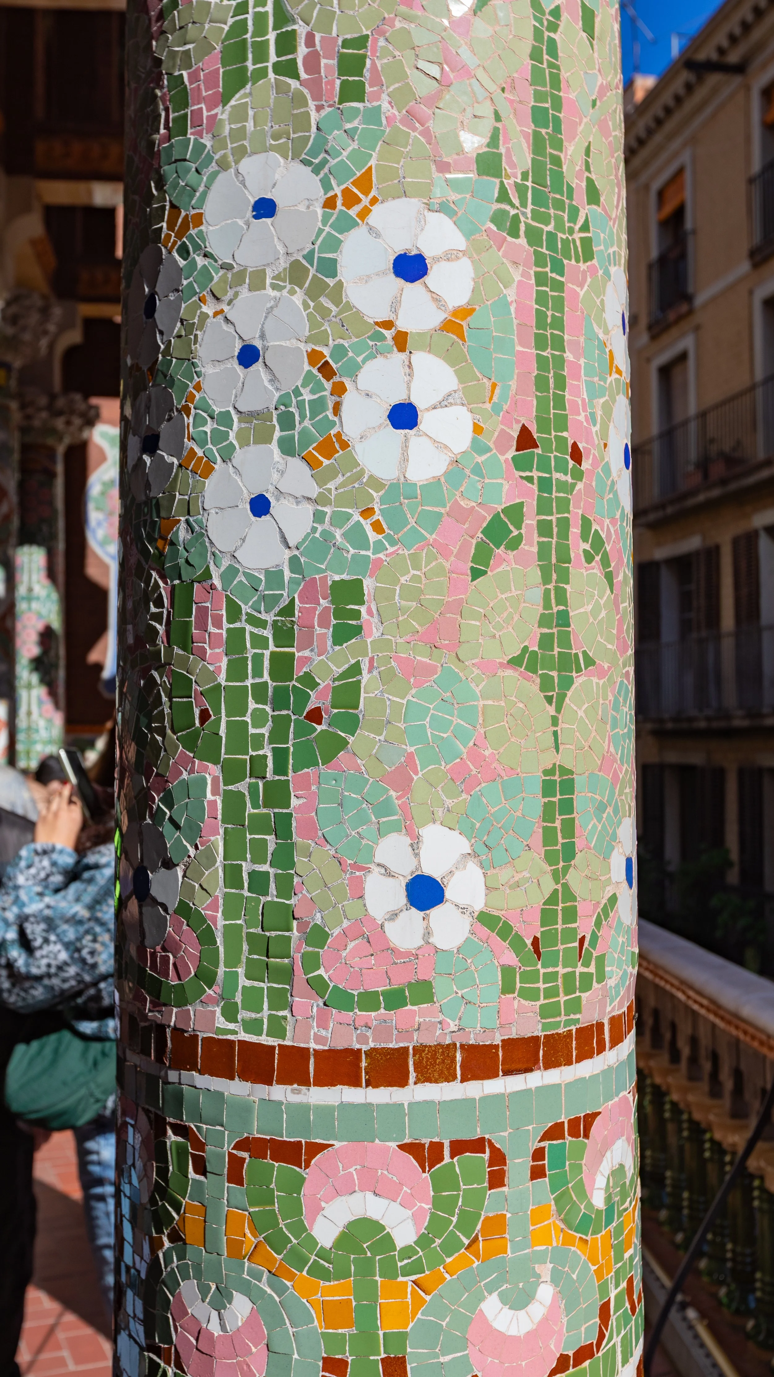  Mosaic column decorations on the balconies 