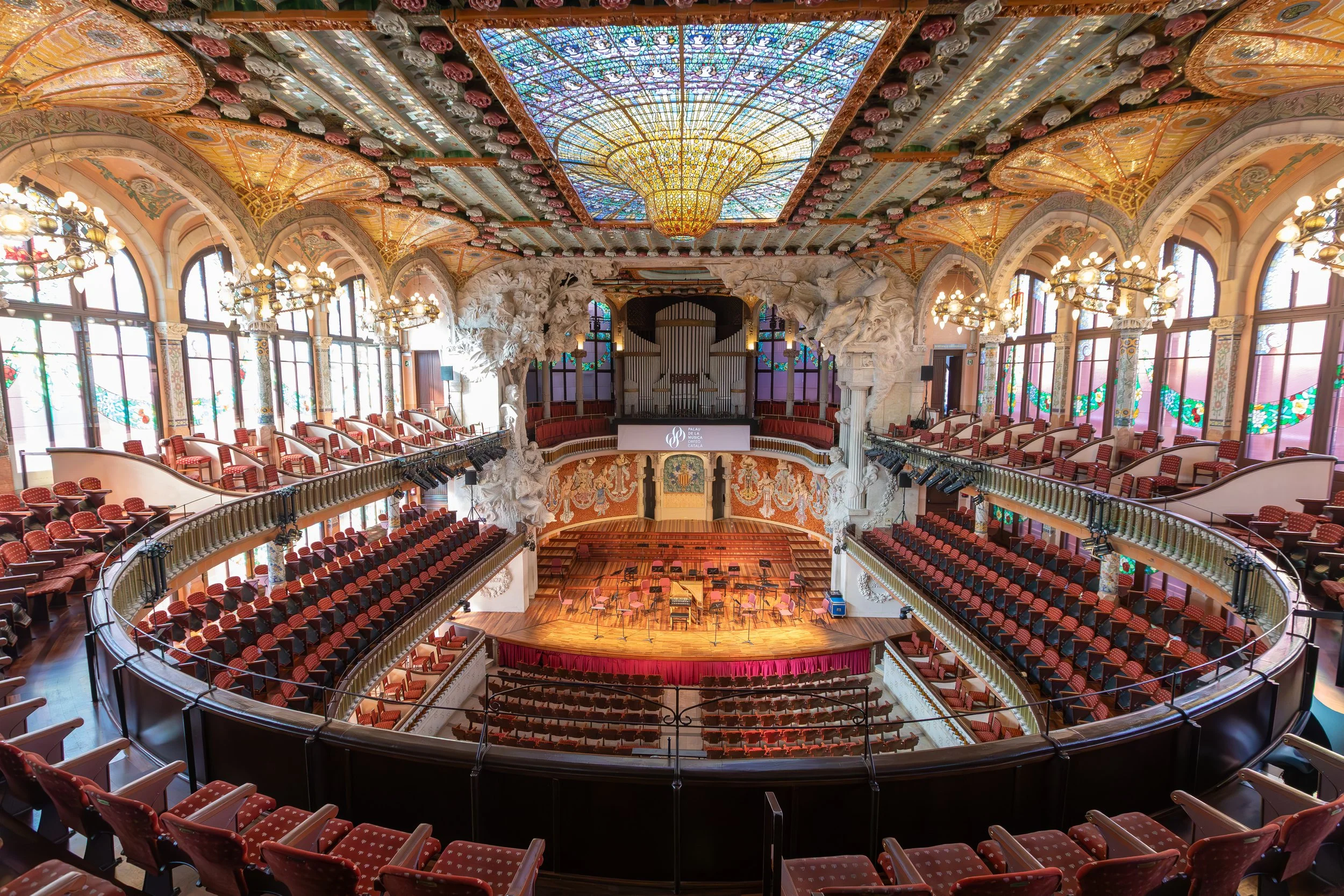  Wide view of the 2200-seat theatre shows that in some performances, they have seats above and behind the main stage 