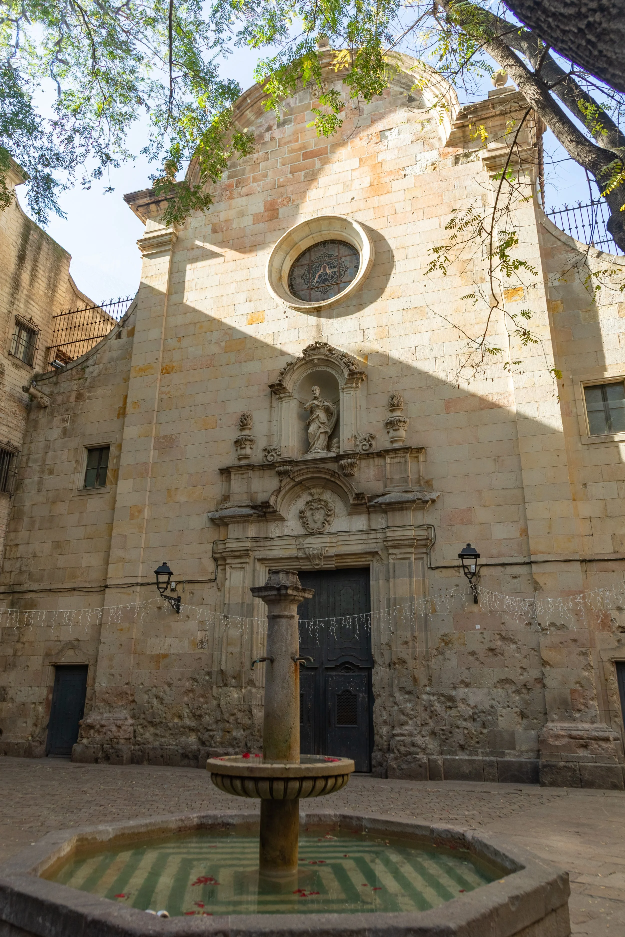  Plaça de Sant Felip Neri and the Church of Saint Philip Neri 