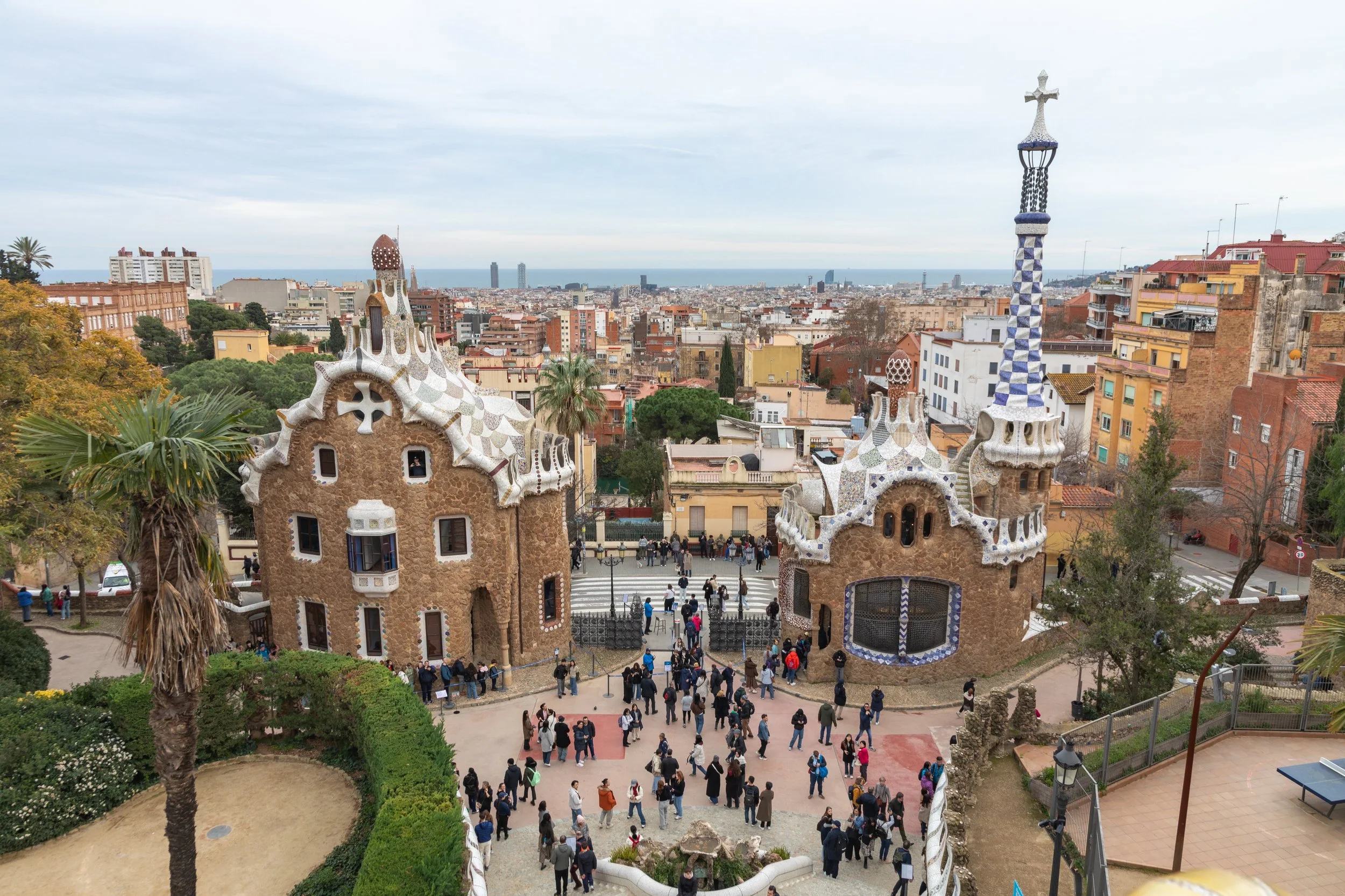  Fighting the afternoon crowds for the famous view from the busy terrace 