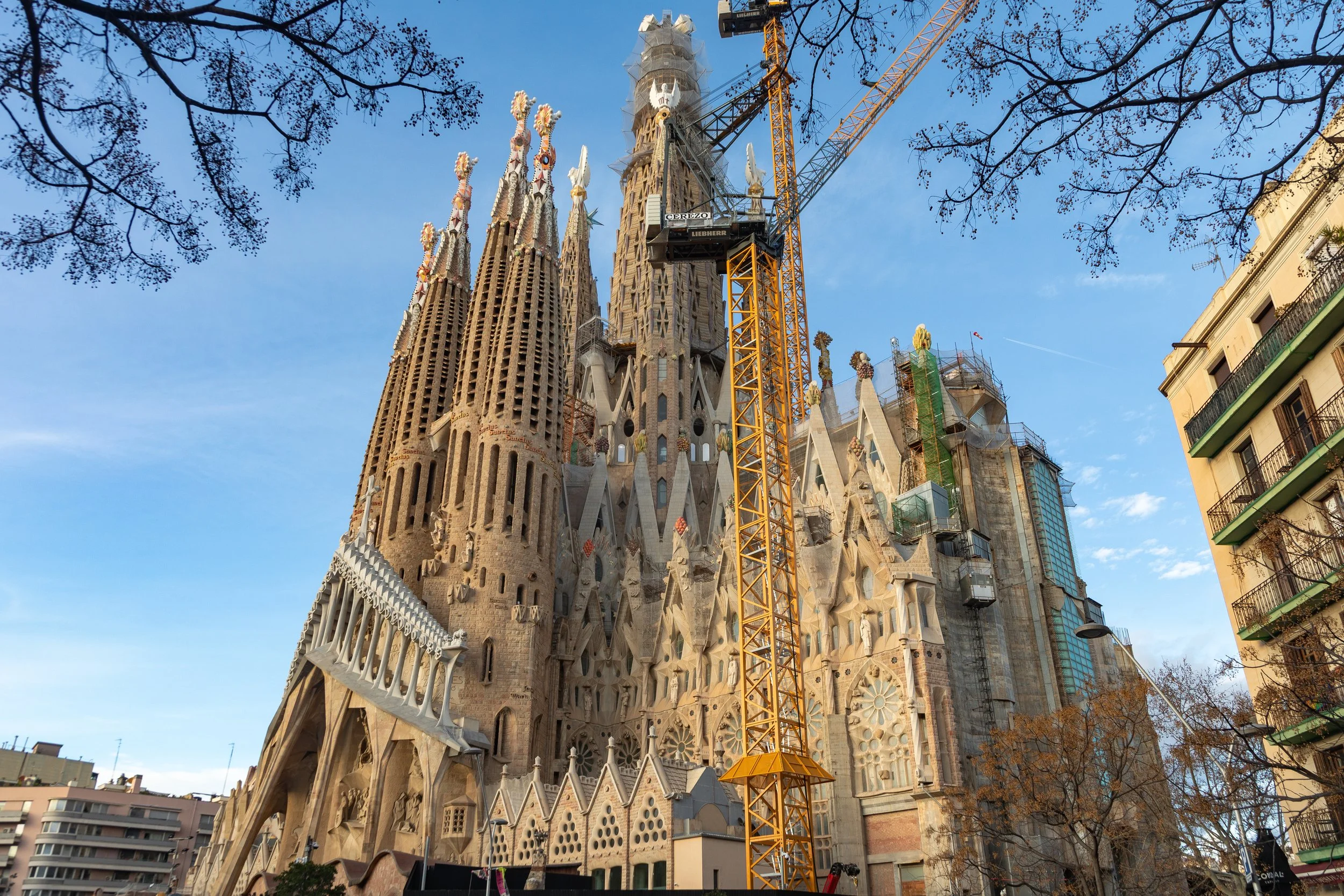  Since our last visit over 17 years ago, we saw a tremendous change for the building, previously without much of a roof, no central spire and much fewer flourishes  