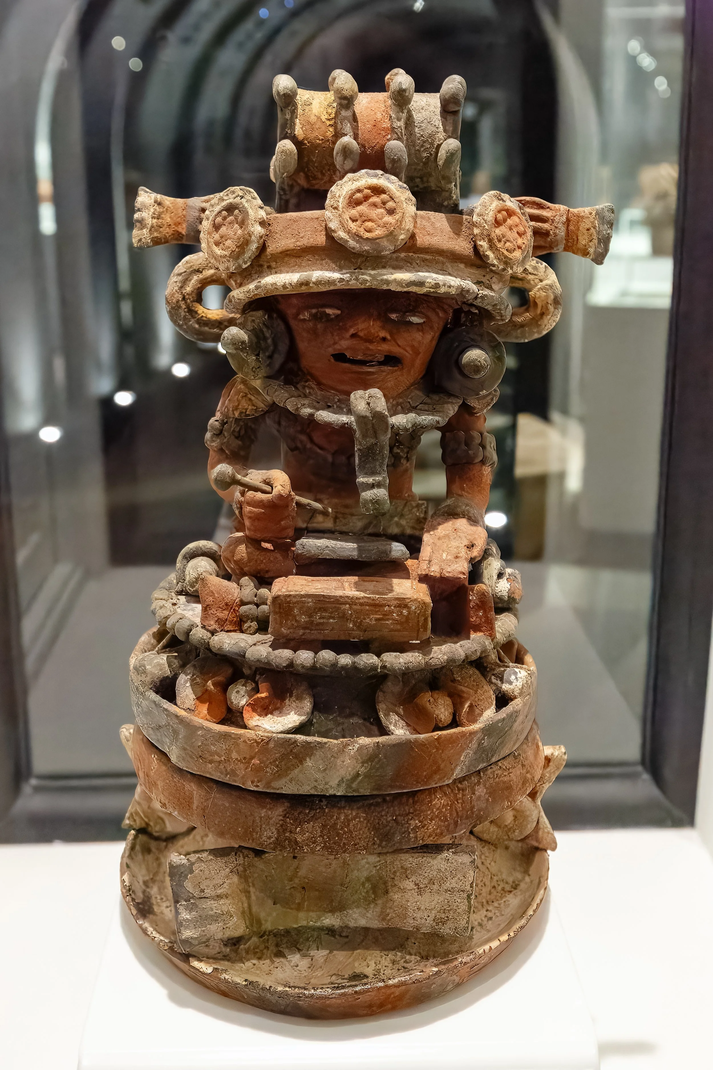  Anthropomorphic Maya figurine (250-600 AD) 